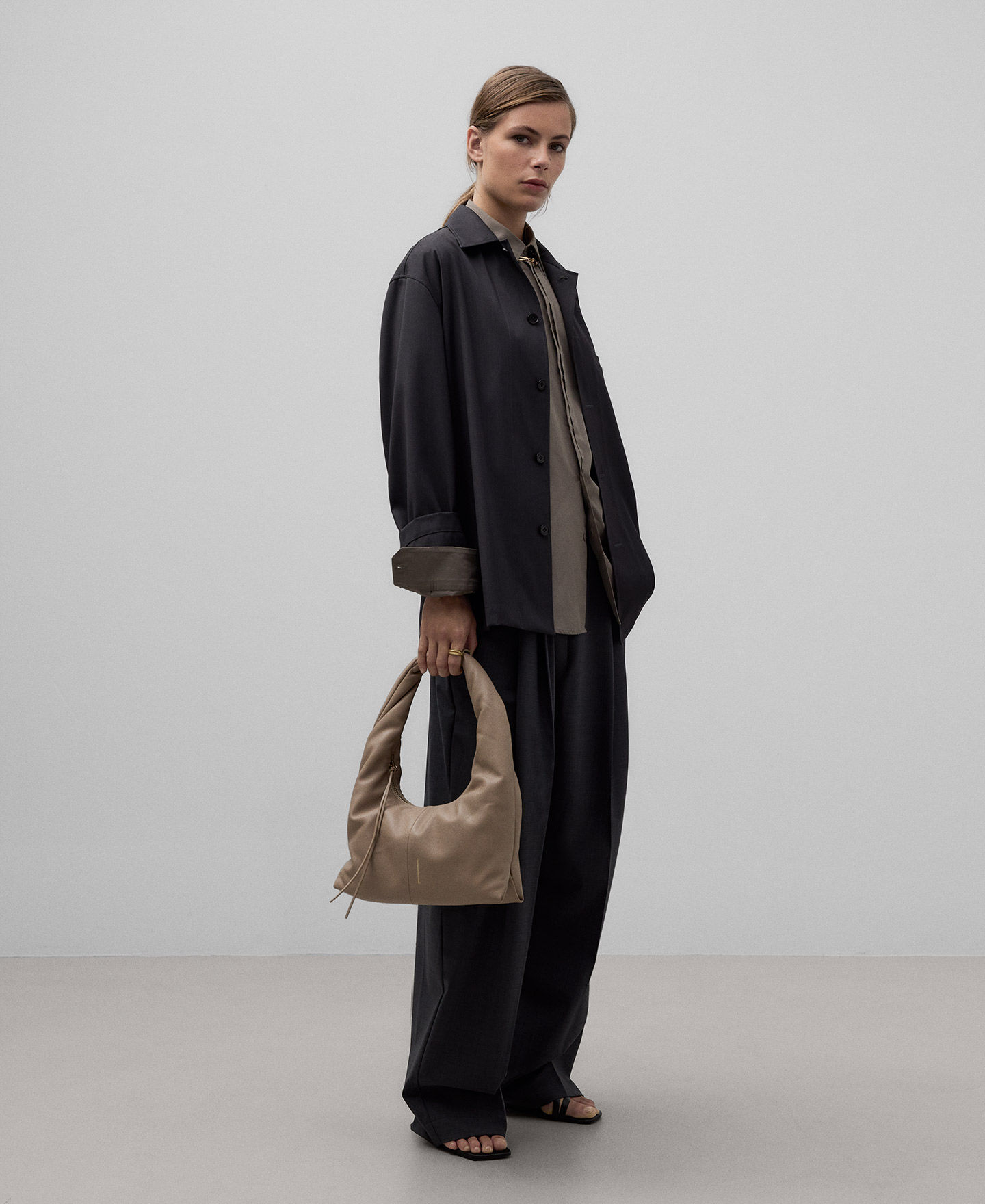 Bolso Nube mediano mujer image number 4