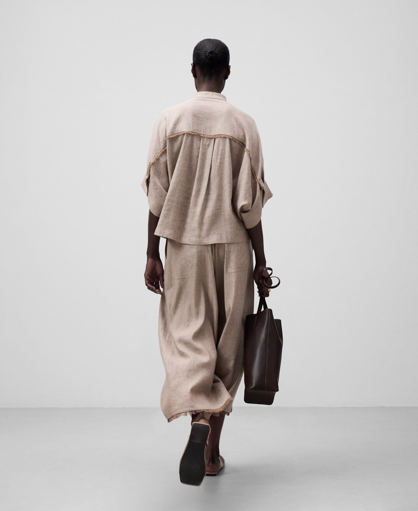 Linen blend cropped trousers woman image number 2