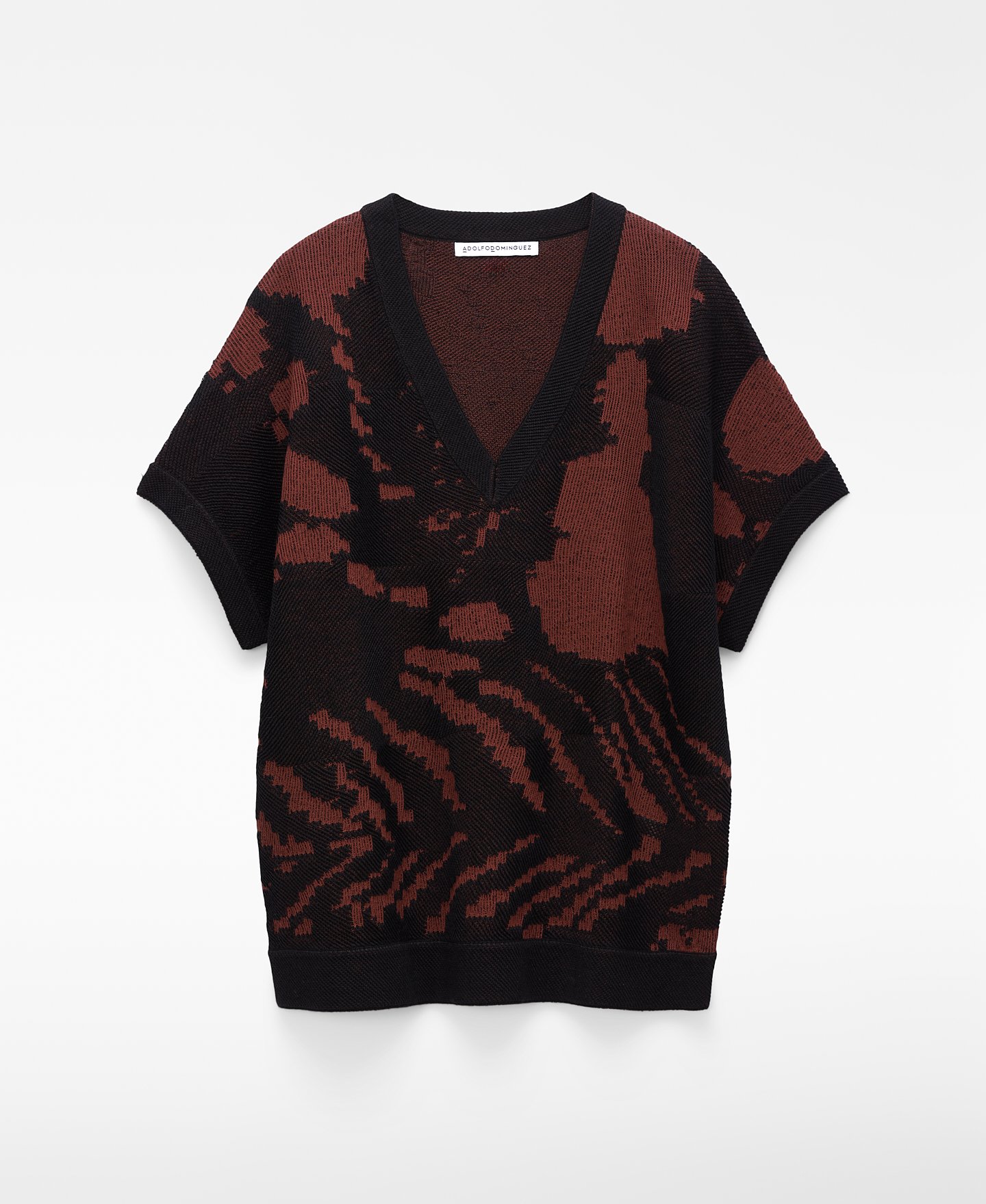 Jacquard knit animal print sweater image number 4