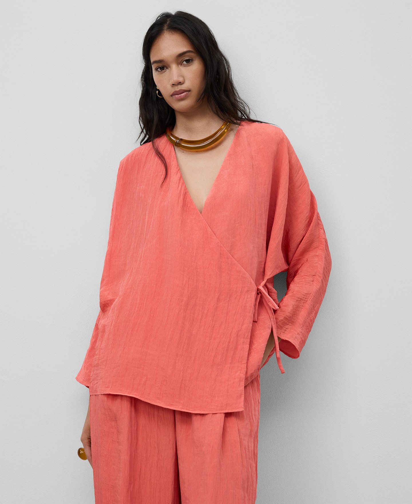 Wrinkled wrap blouse woman image number 0