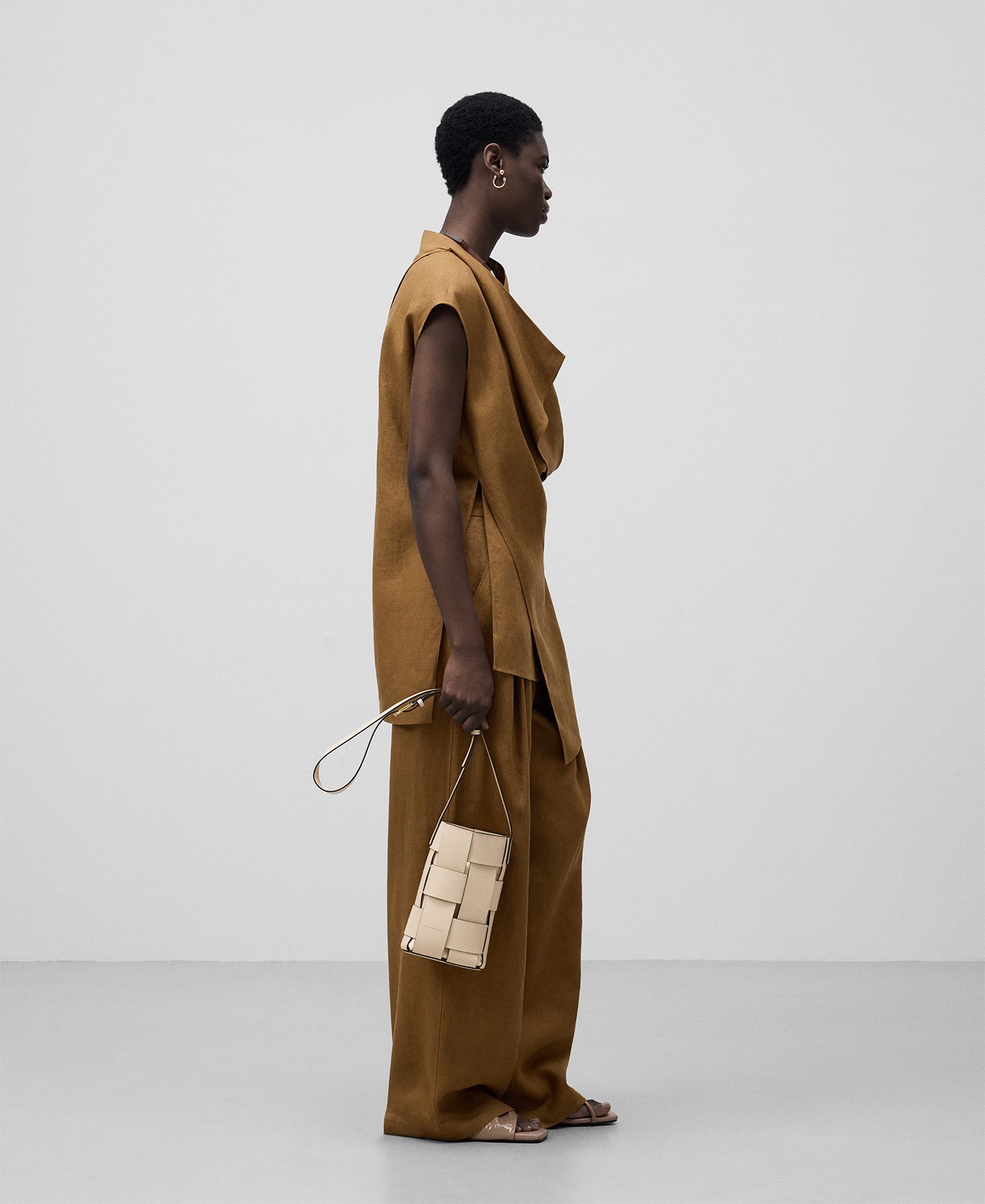 Leather small braided crossbody woman image number 5