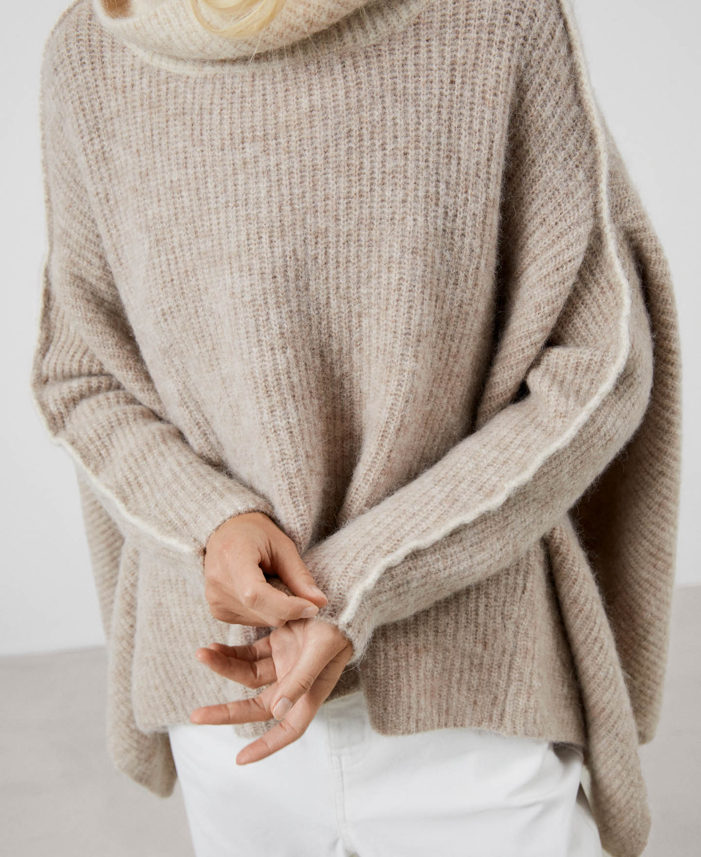 Wool and alpaca knitted cape sweater image number 3