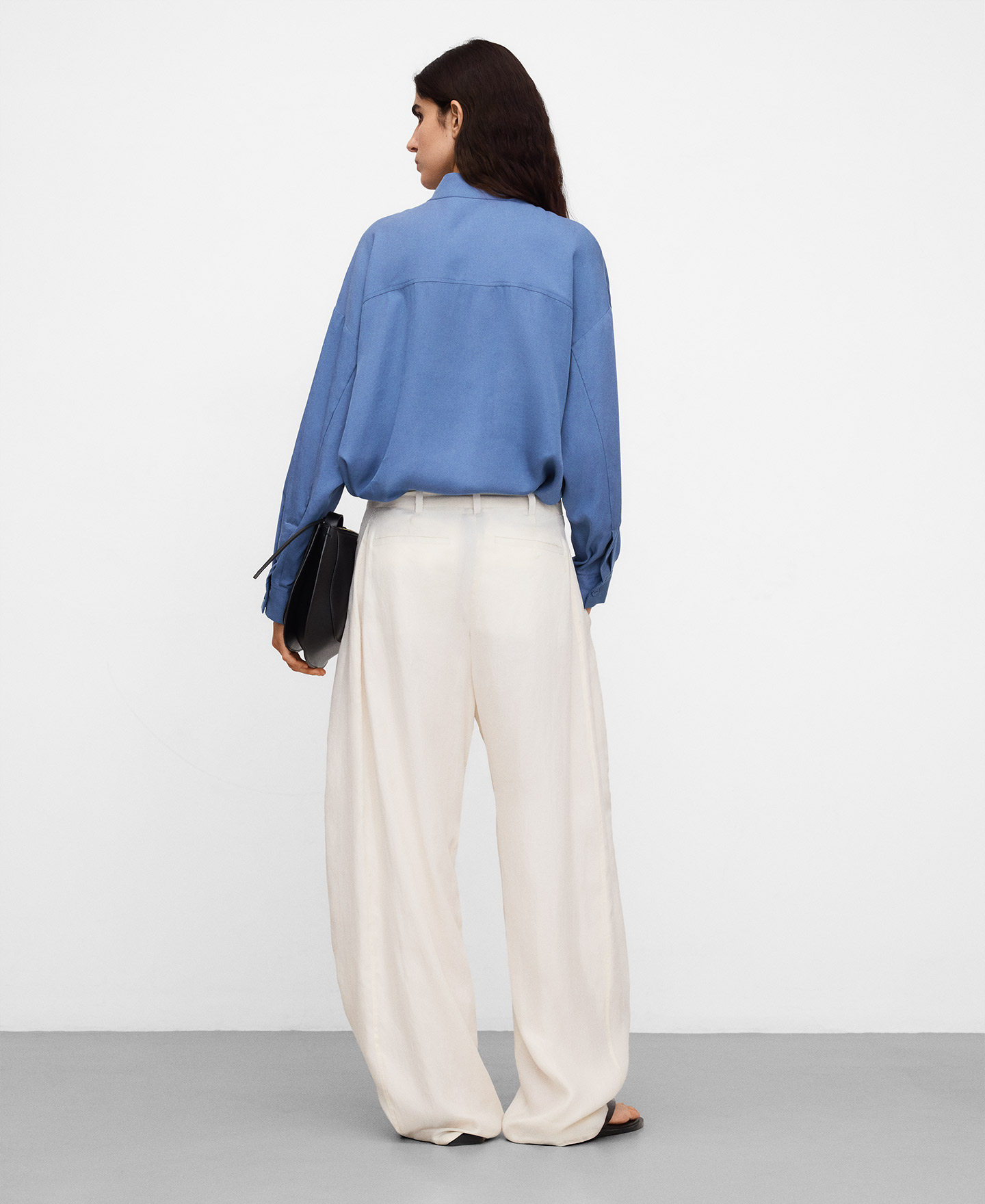 マンダリンカラーのルーズシャツ image number 2