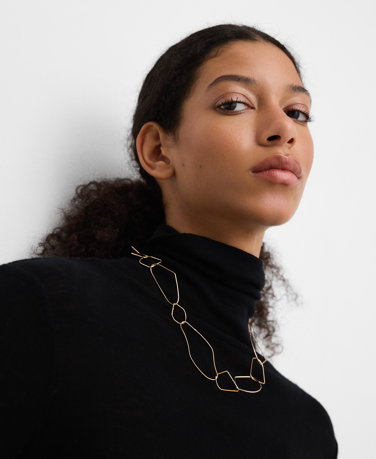 Irregular fine-link necklace image number 4