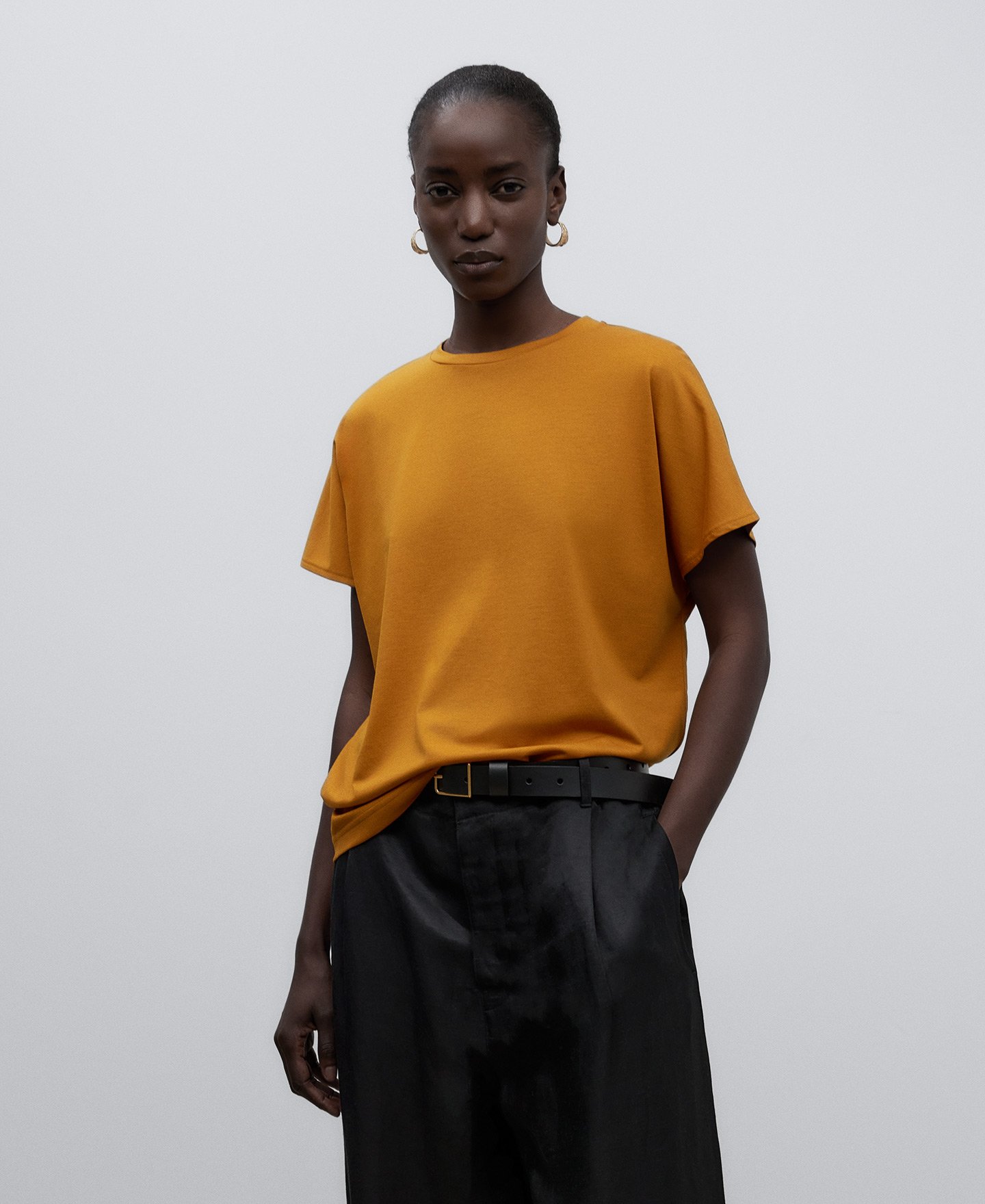 Rounded shoulder T-shirt woman image number 0