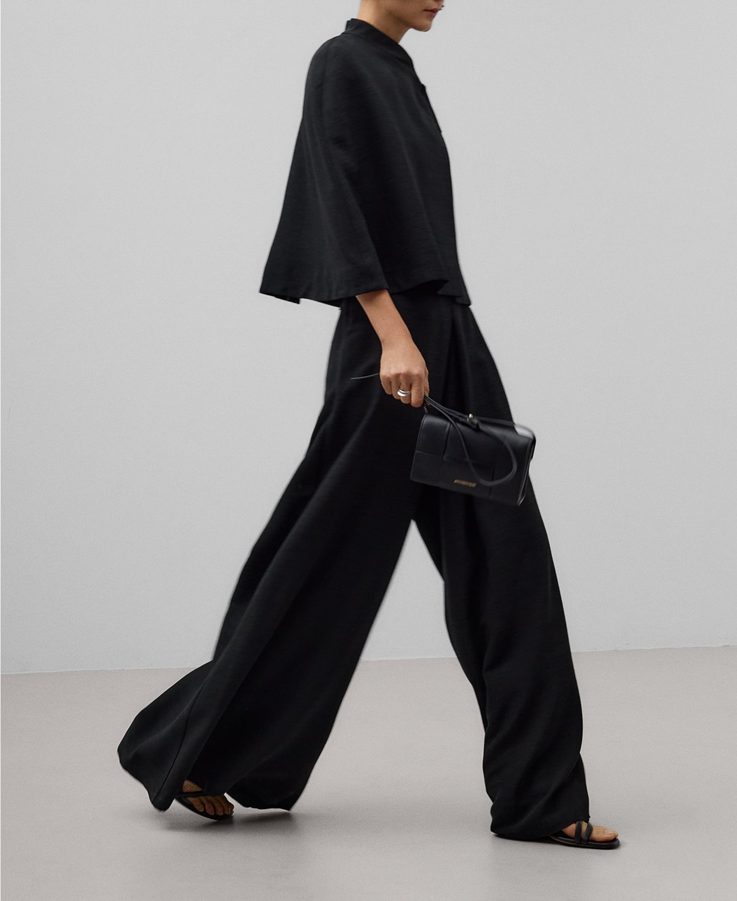 Black cross-front cape woman image number 1