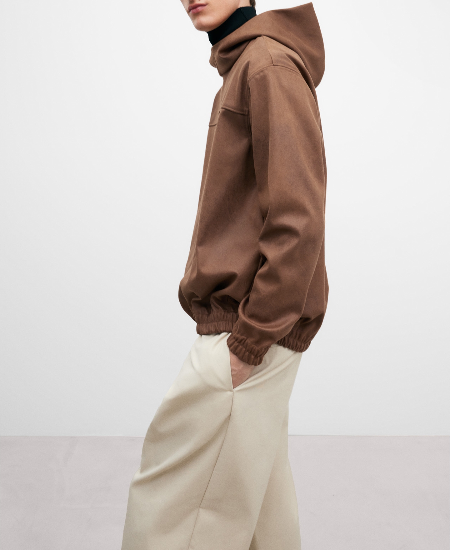 Sudadera marrón con capucha image number 2