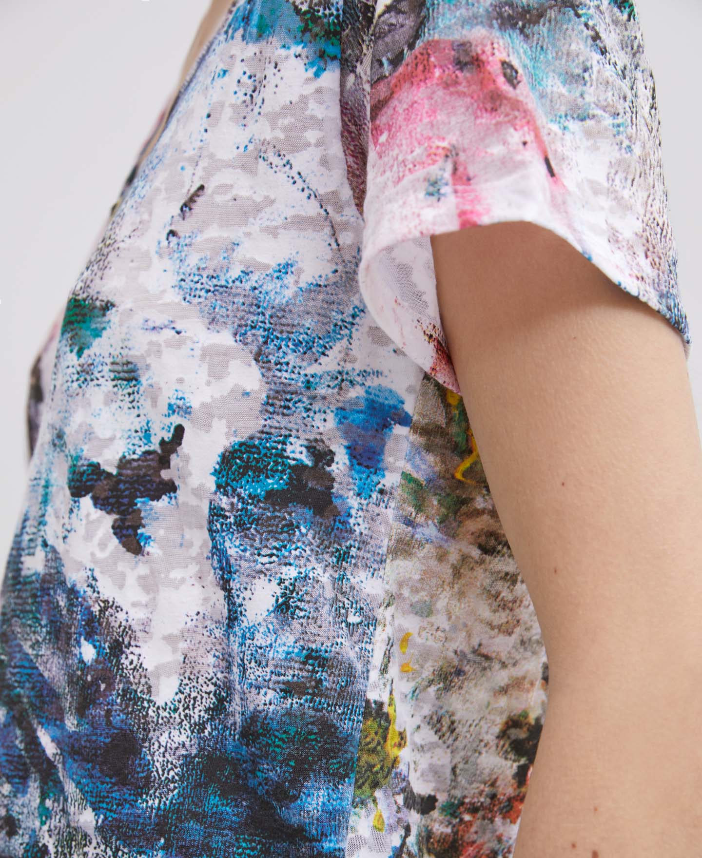 Round neck printed t-shirt image number 3