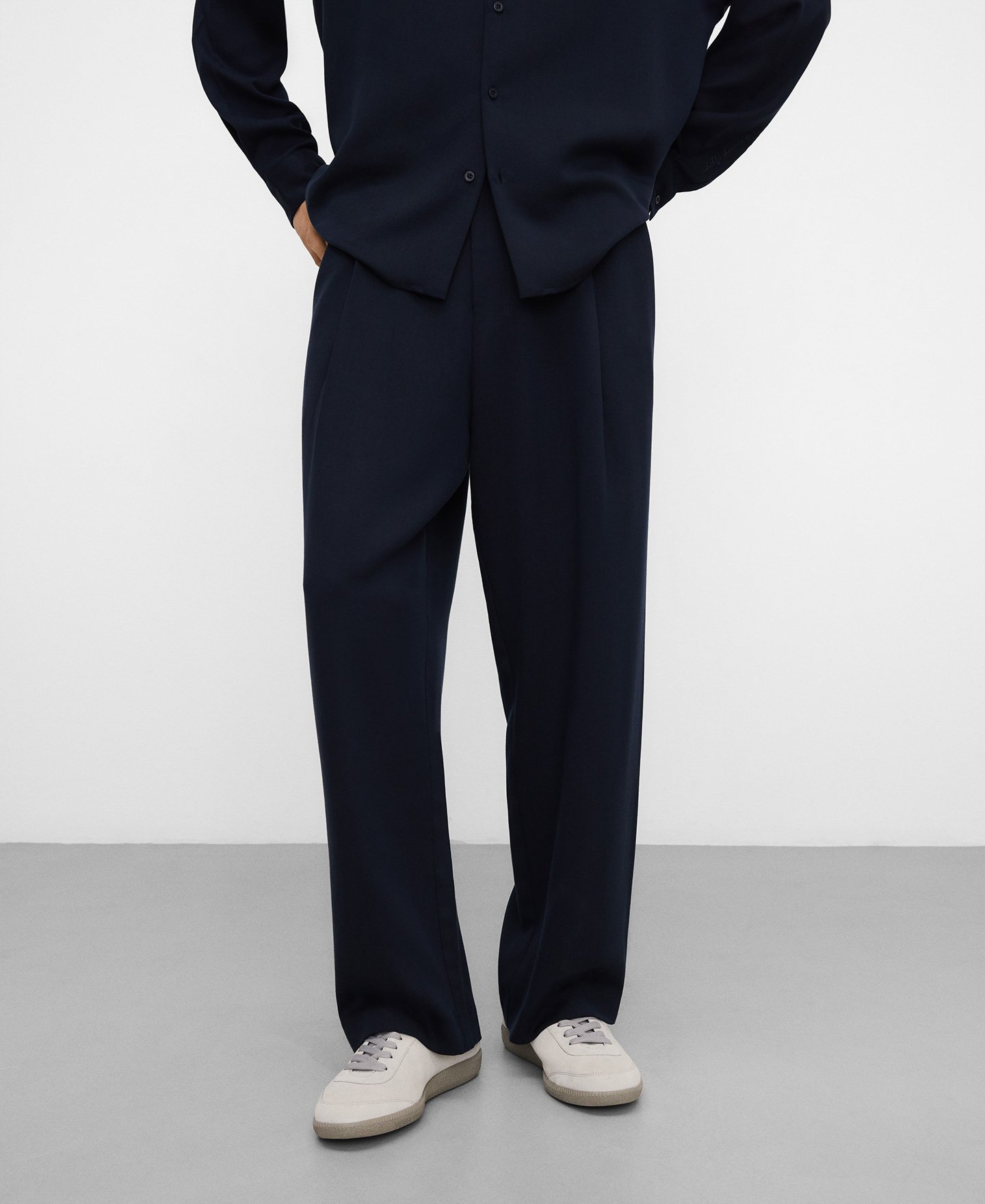 Pantal&oacute;n oversize pliegues image number 0