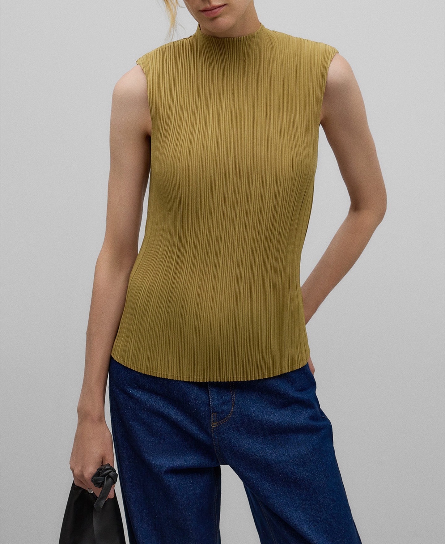Sleeveless crinkle top woman image number 0