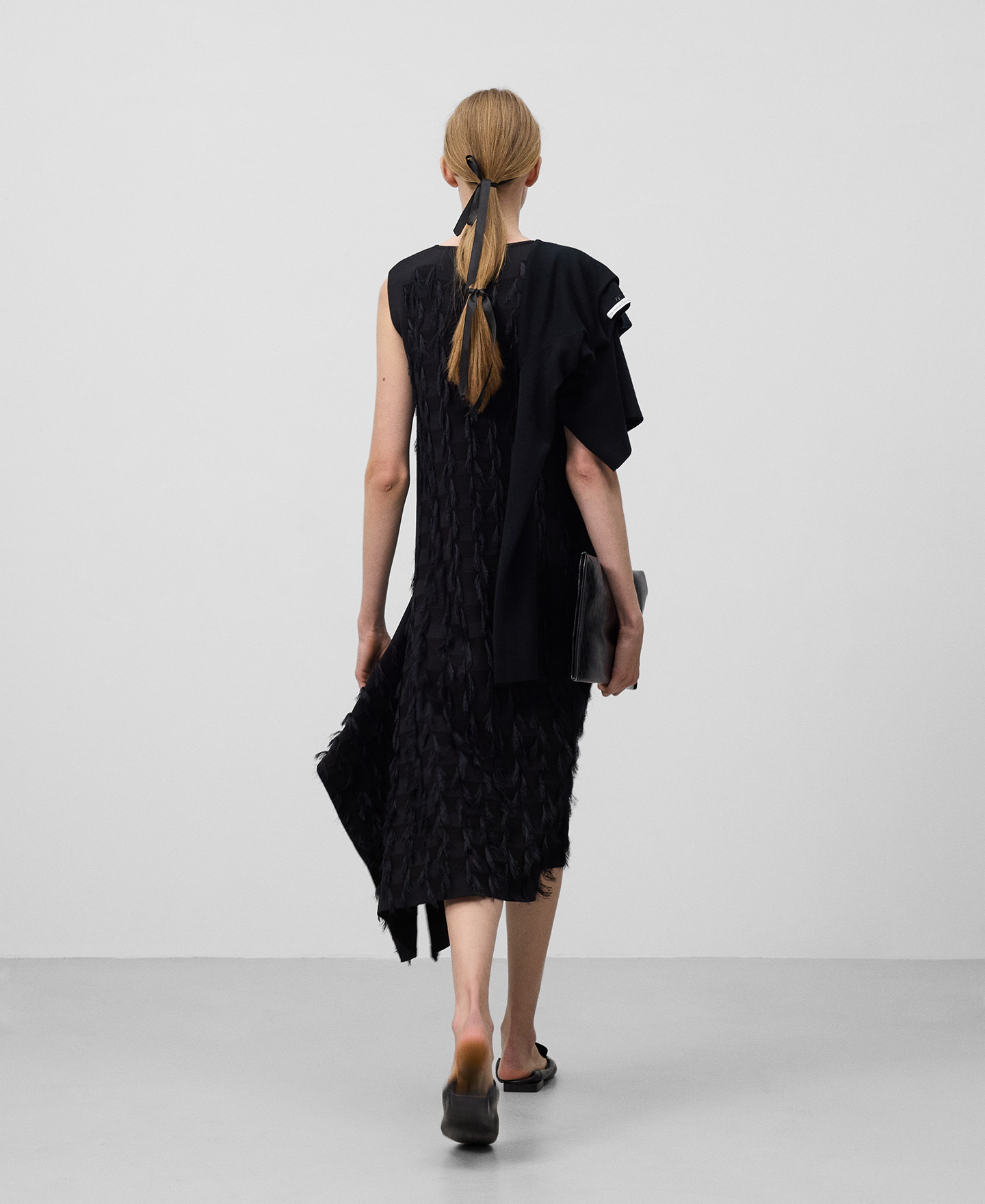 Knit dress with fringe detailing woman image number 2