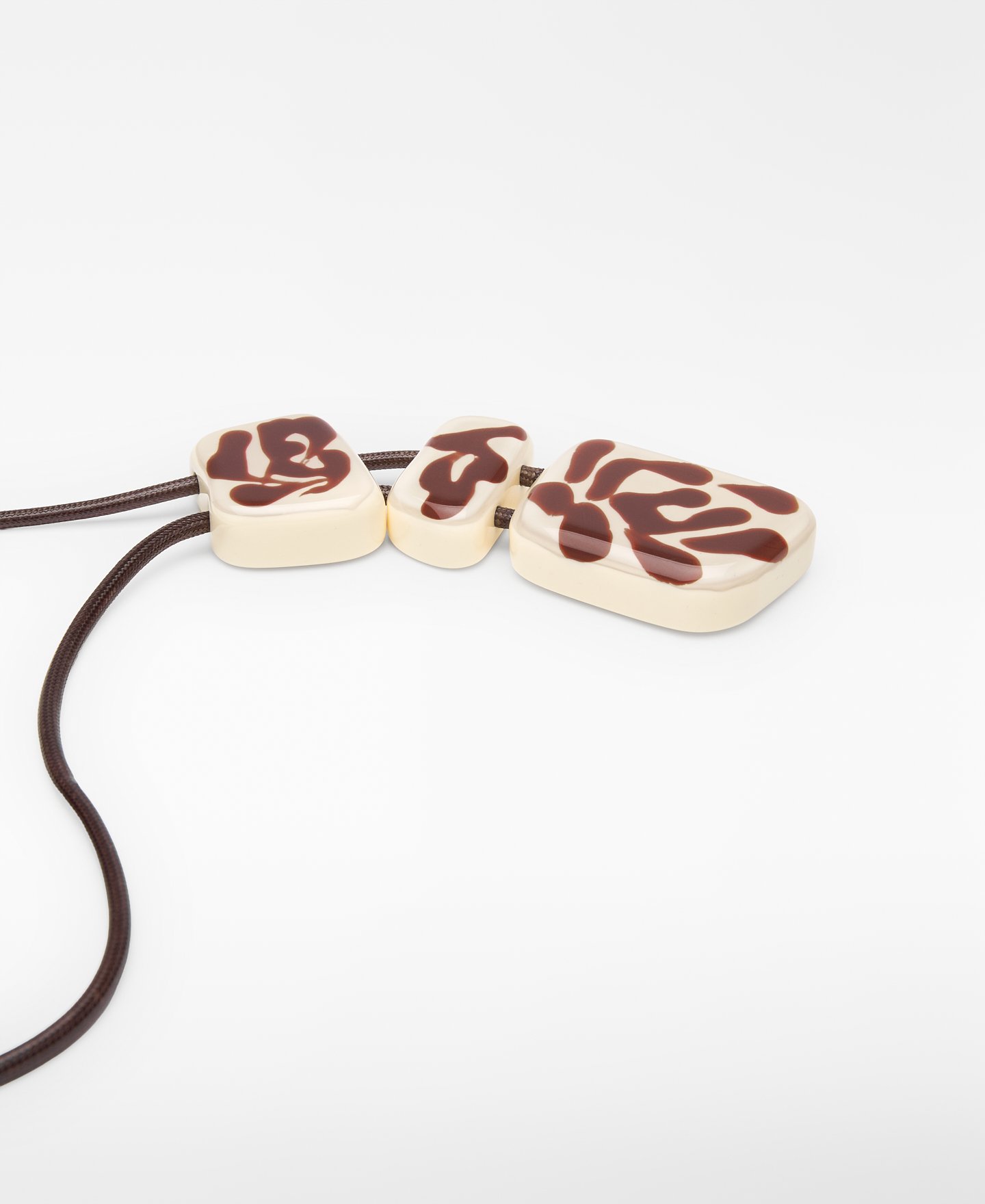 Collar piezas mancha resina image number 1