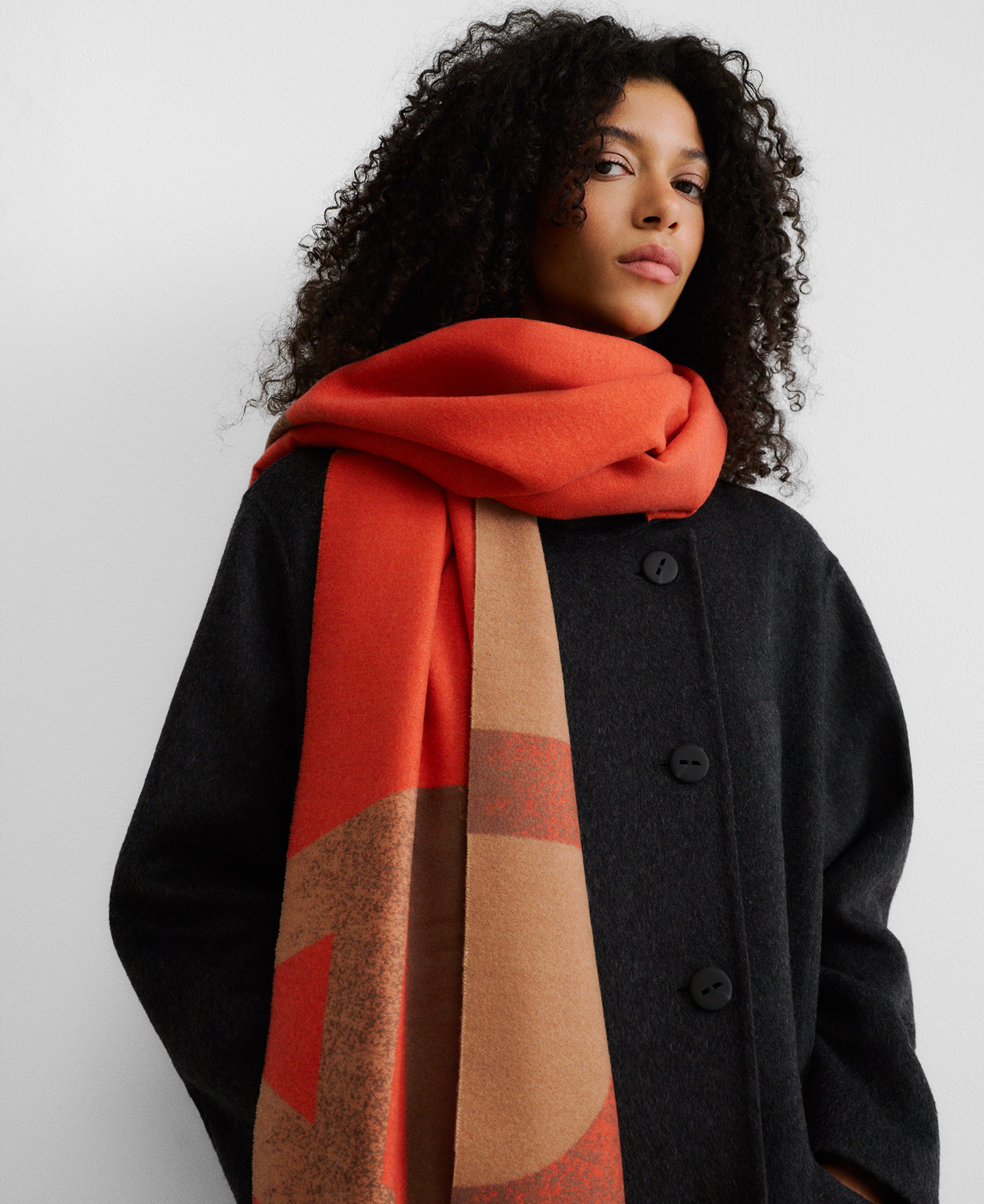 Bufanda maxi logo jacquard spray image number 4