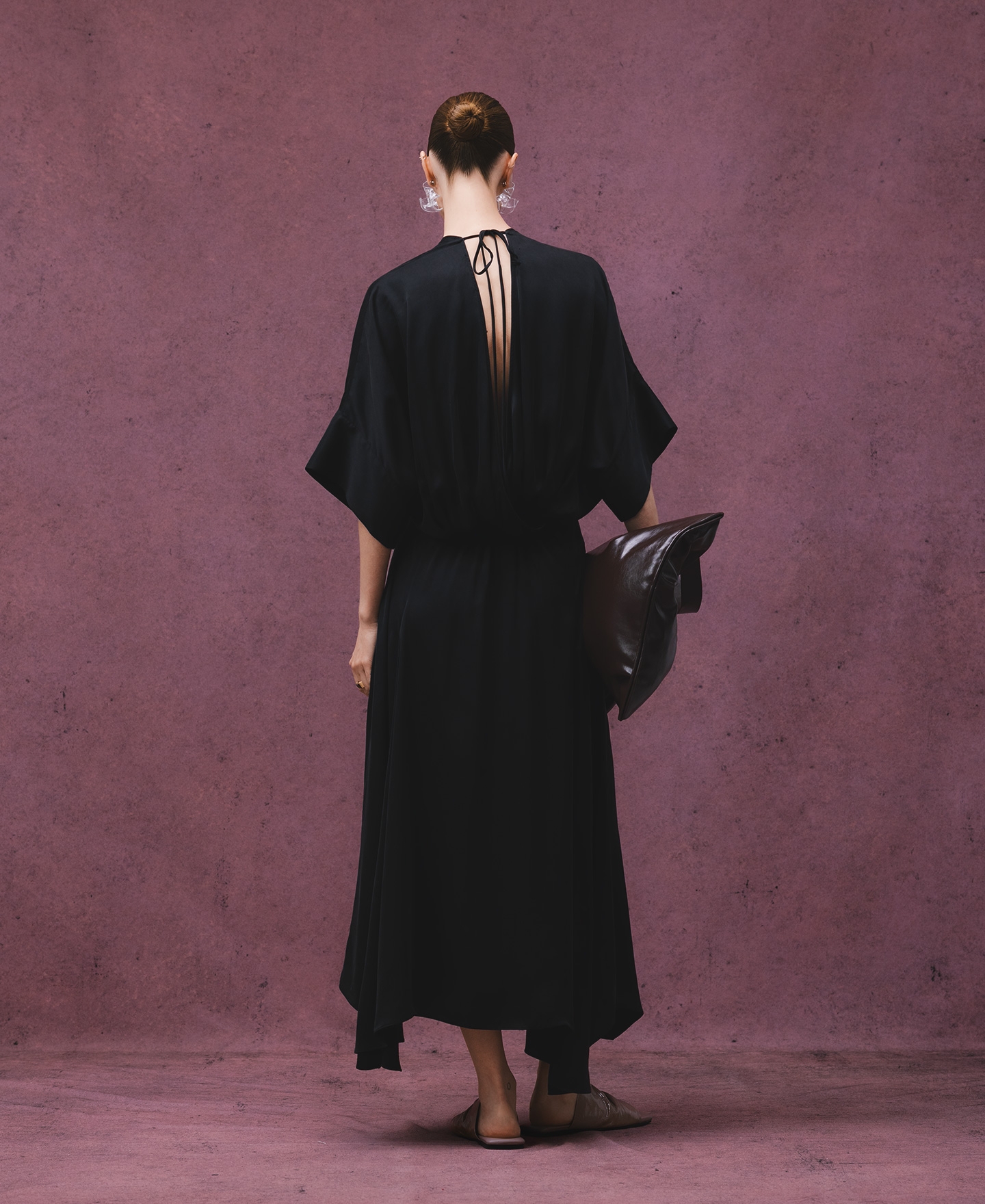 Long black dress woman image number 2