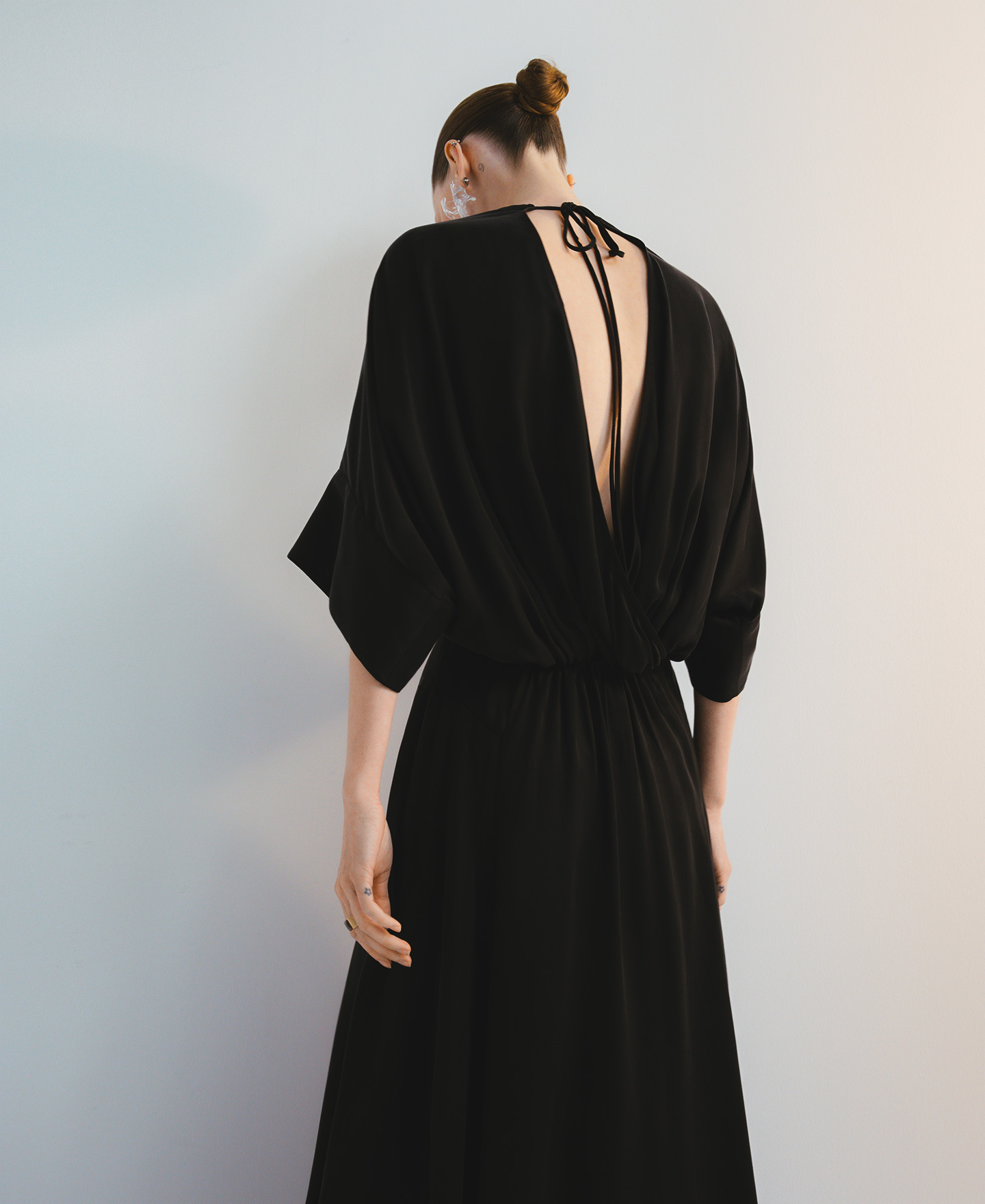 Long black dress woman image number 3