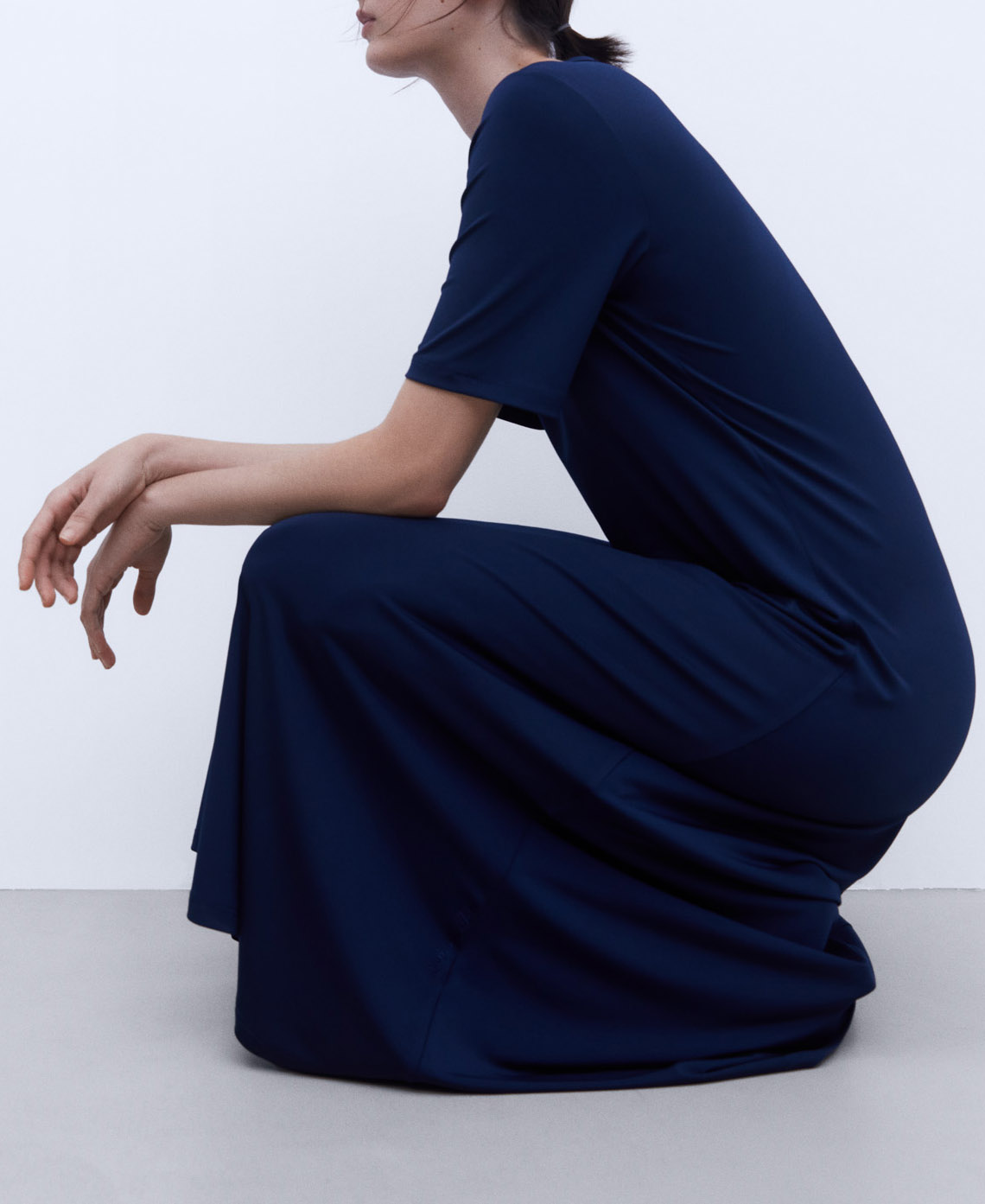 Round neck long dress image number 3
