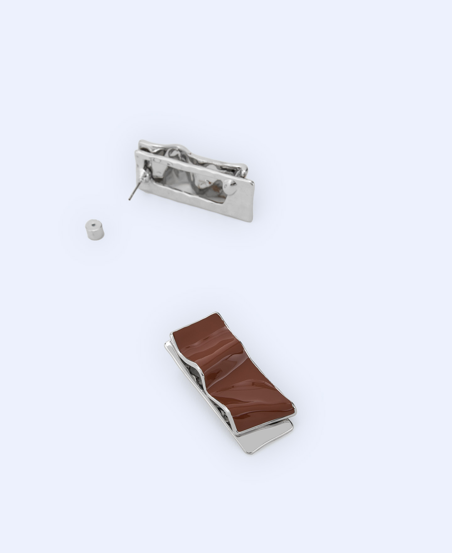 Lacquered Pliegue motif earring image number 2