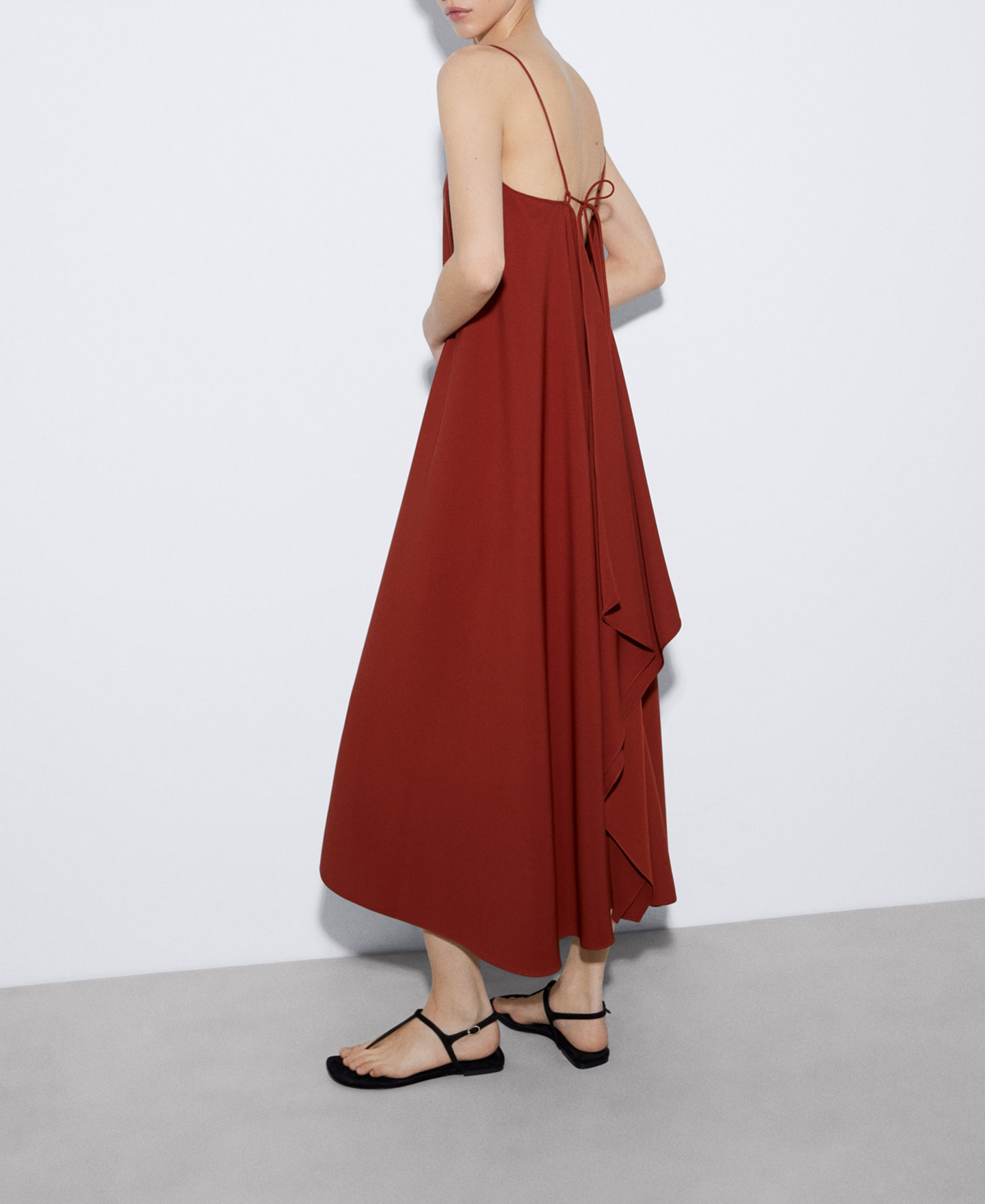 Long dress with flowing drape image number 1