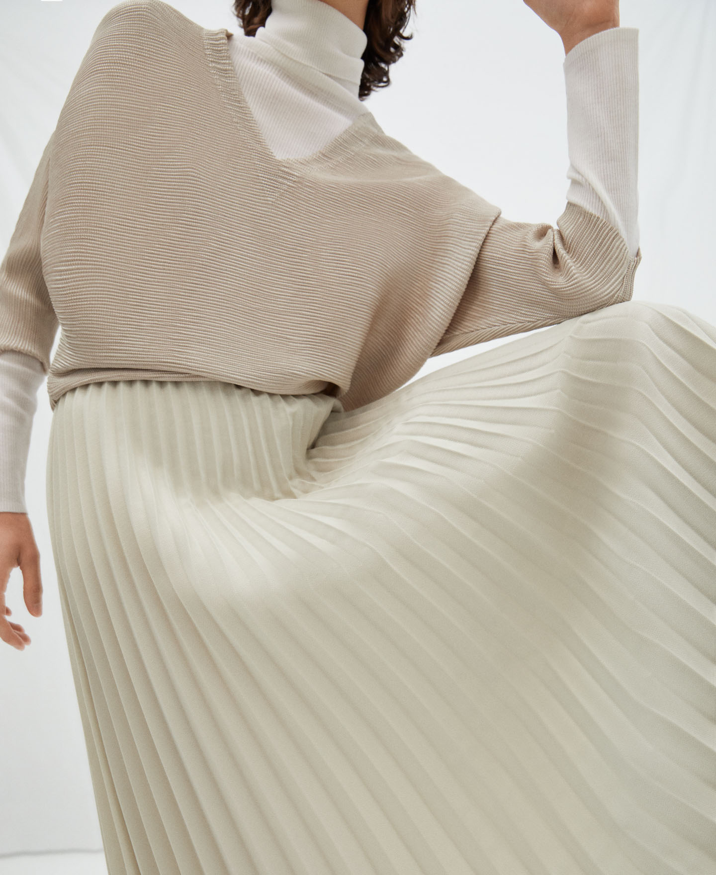 Pleated midi skirt image number 3