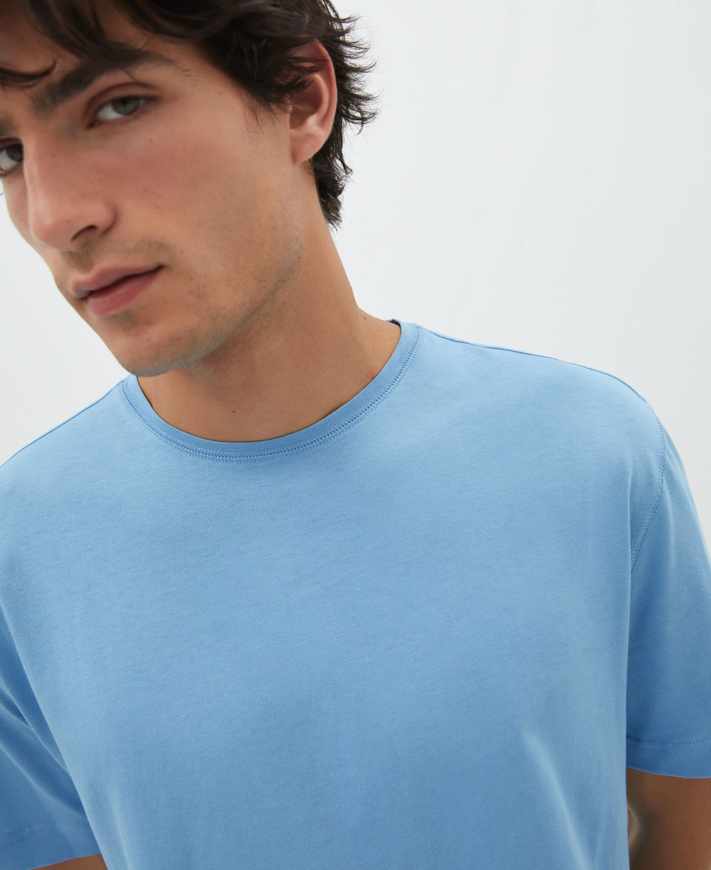 Camiseta cuello caja en algodón image number 3