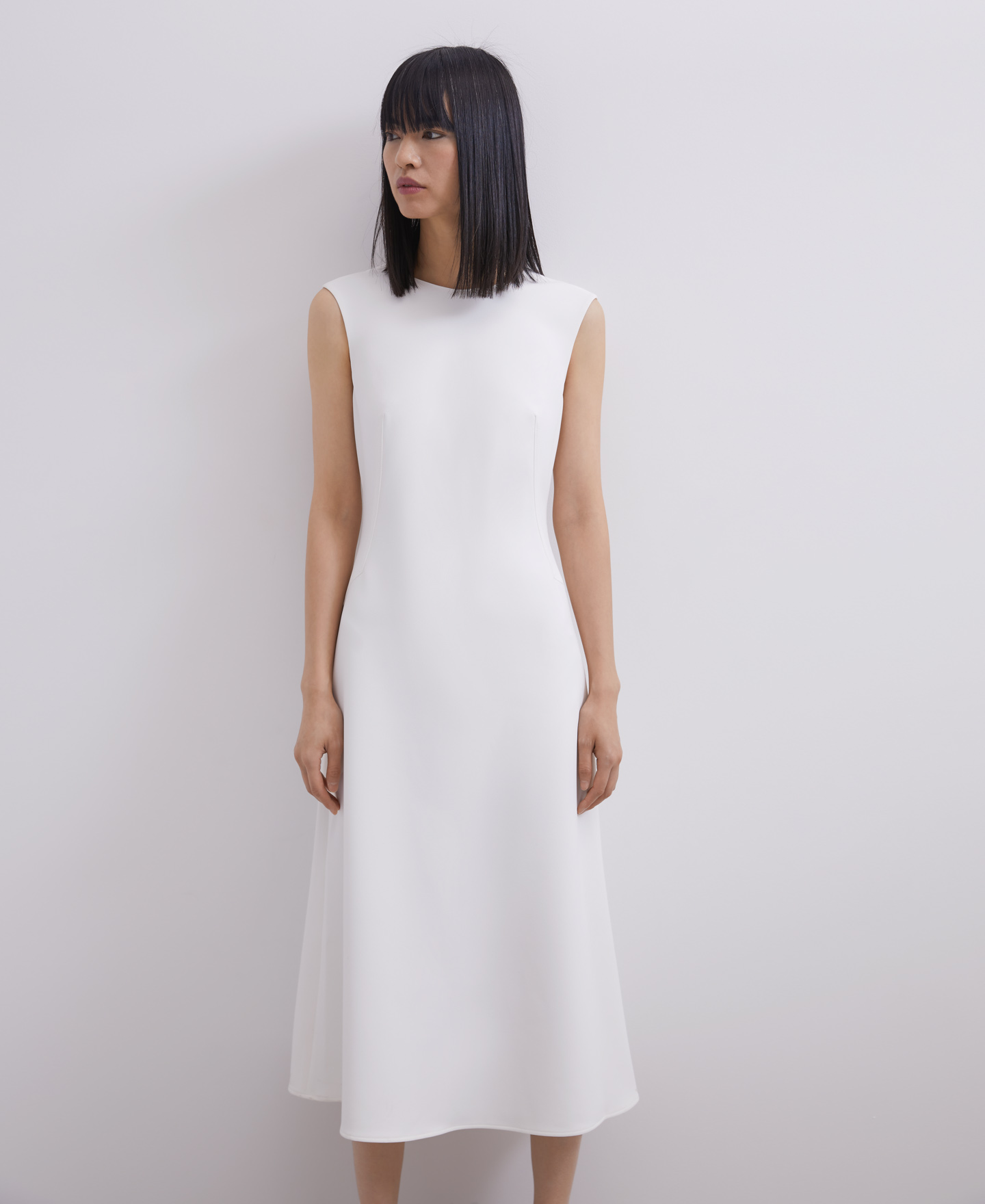 Vestido midi con espalda al aire image number 1
