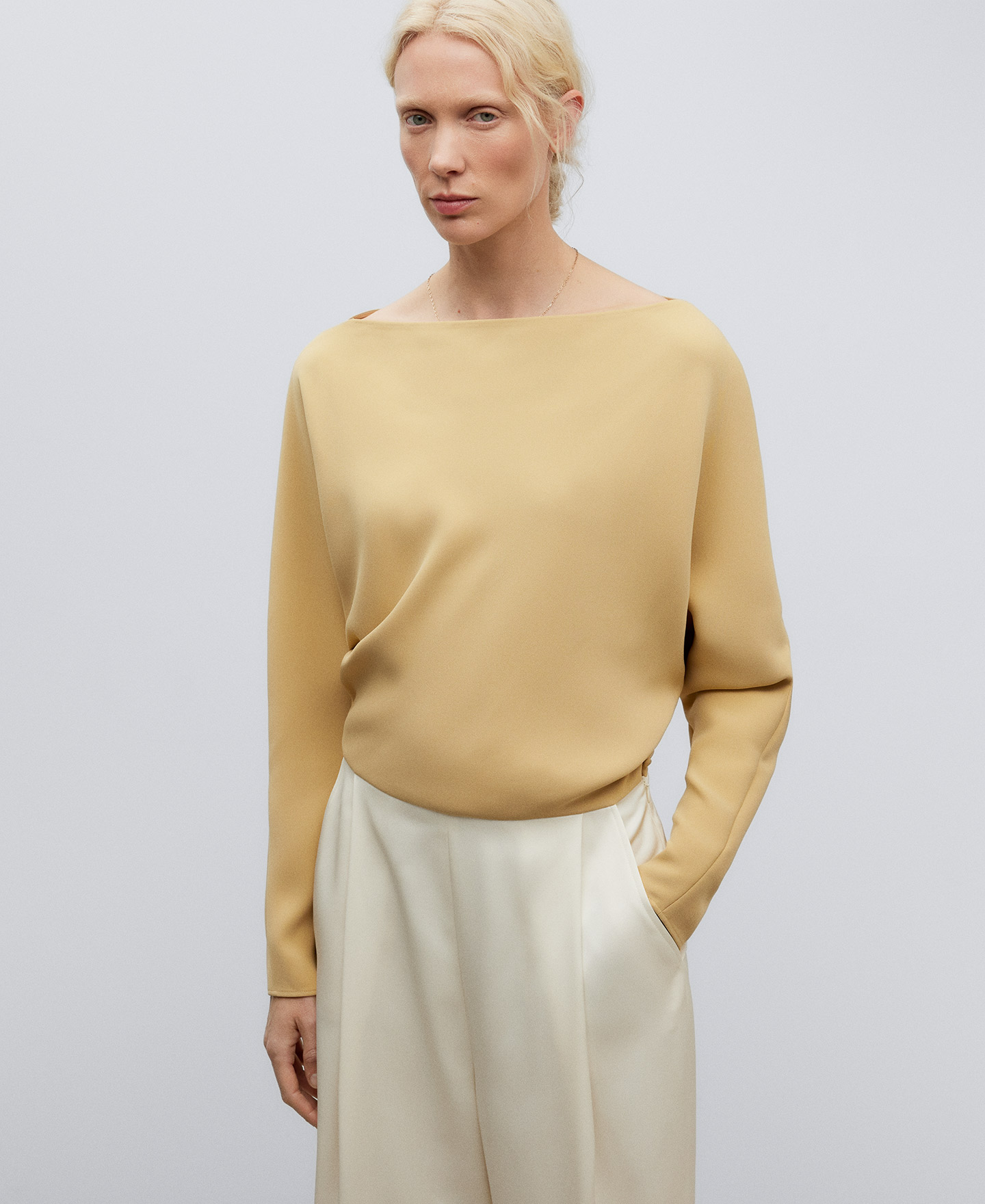 Mono bicolor mujer image number 3
