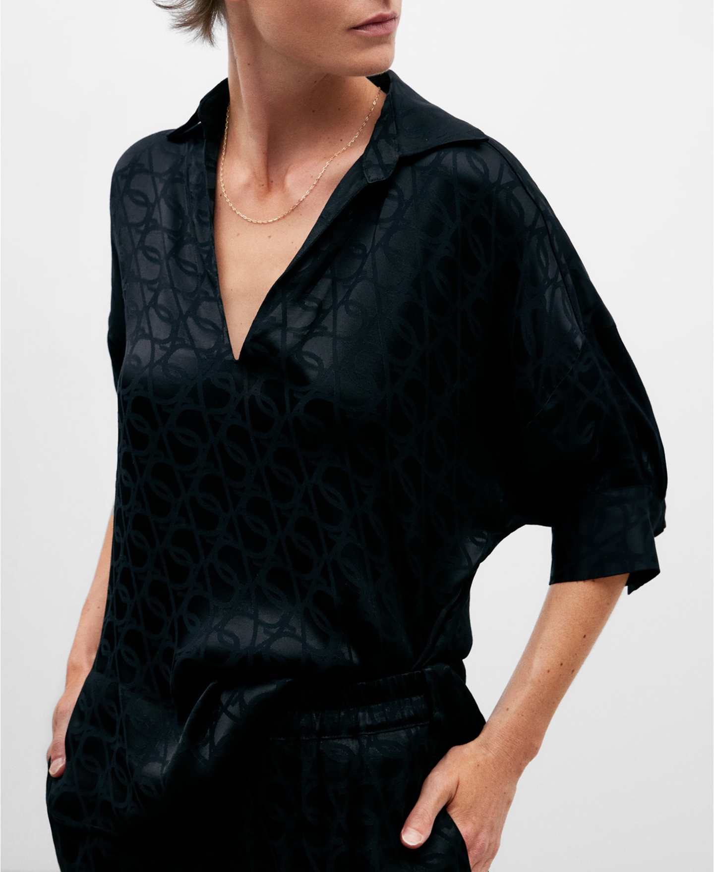 Chemise noire à imprimé monogramme image number 0
