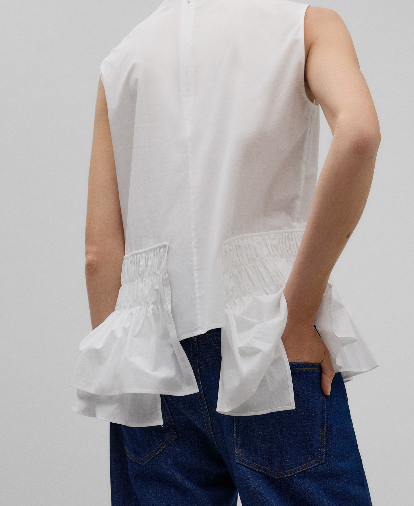 Asymmetrical ruffle top woman image number 3