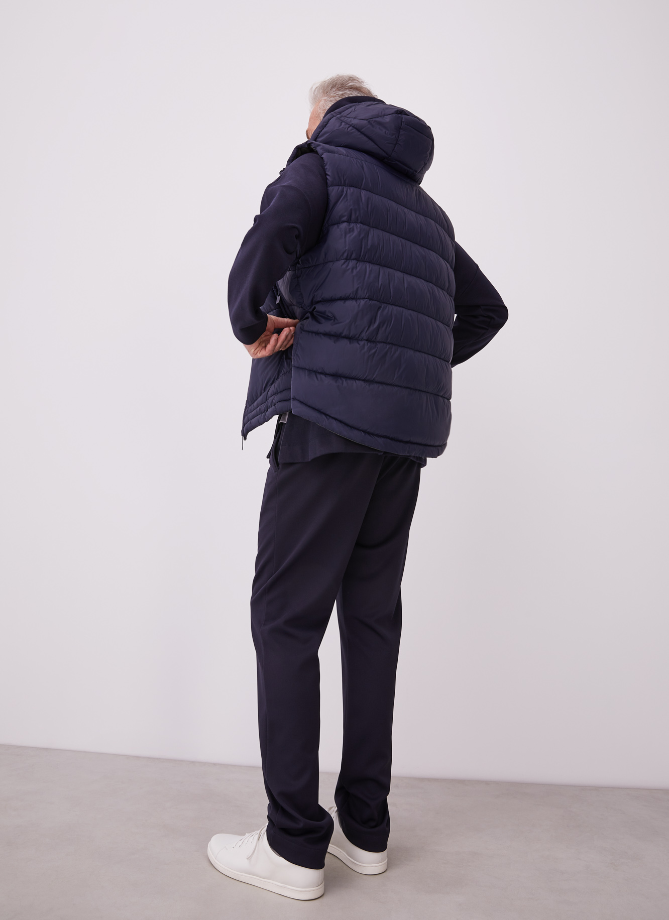 Recycled polyamide hooded waistcoat image number 3