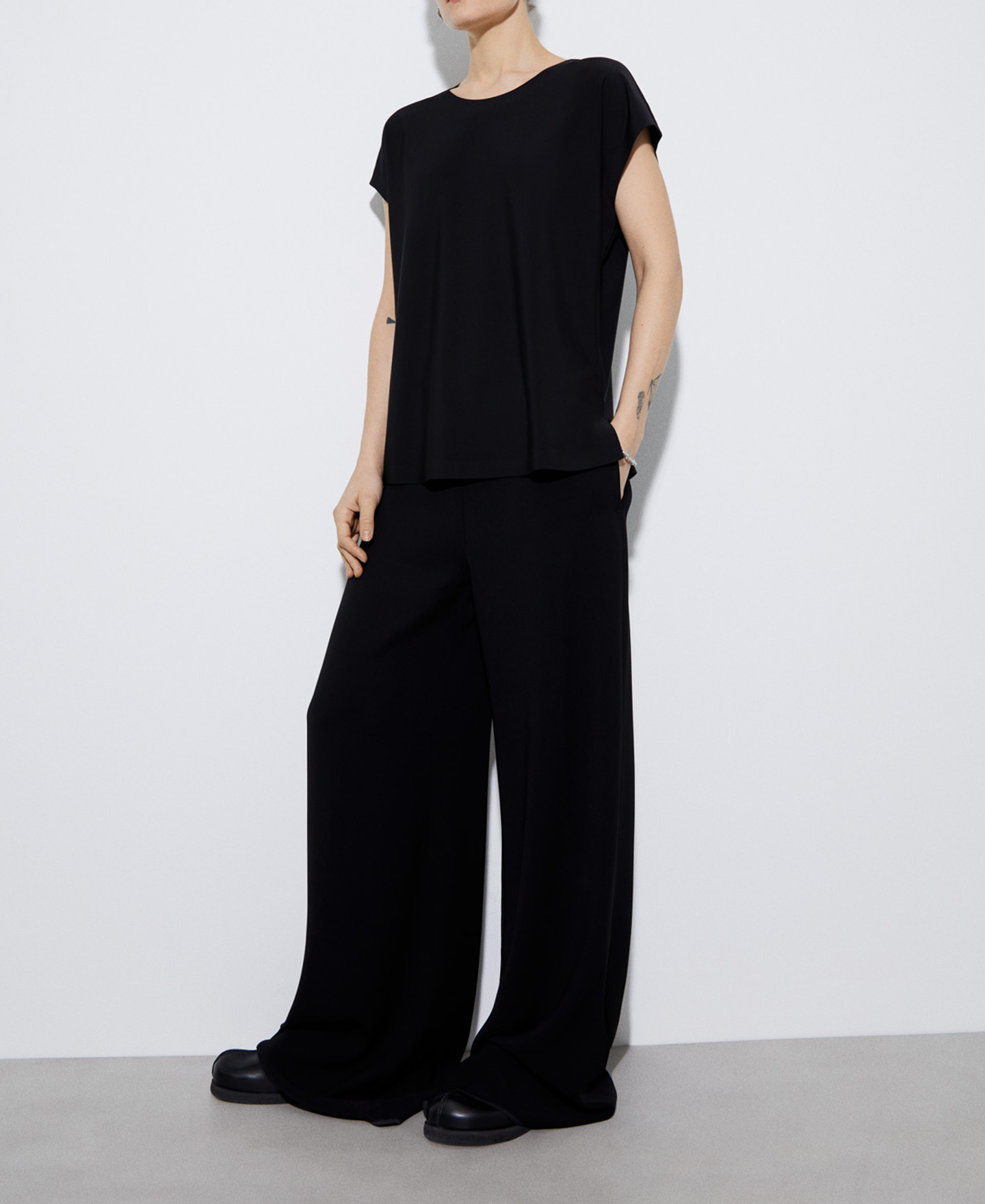 Box neckline t-shirt image number 1