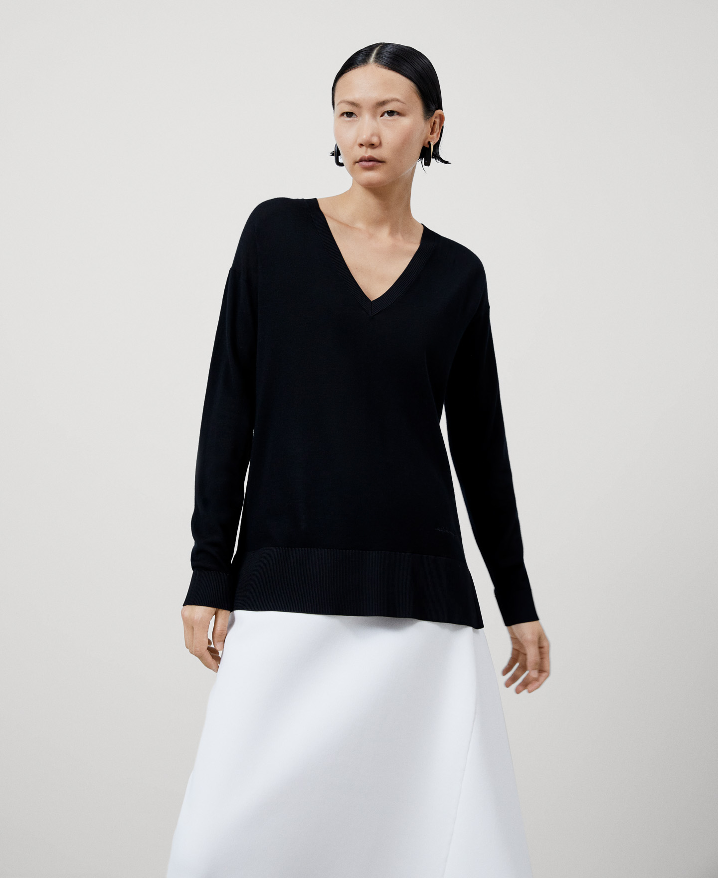 Merino wool V-neck sweater image number 0