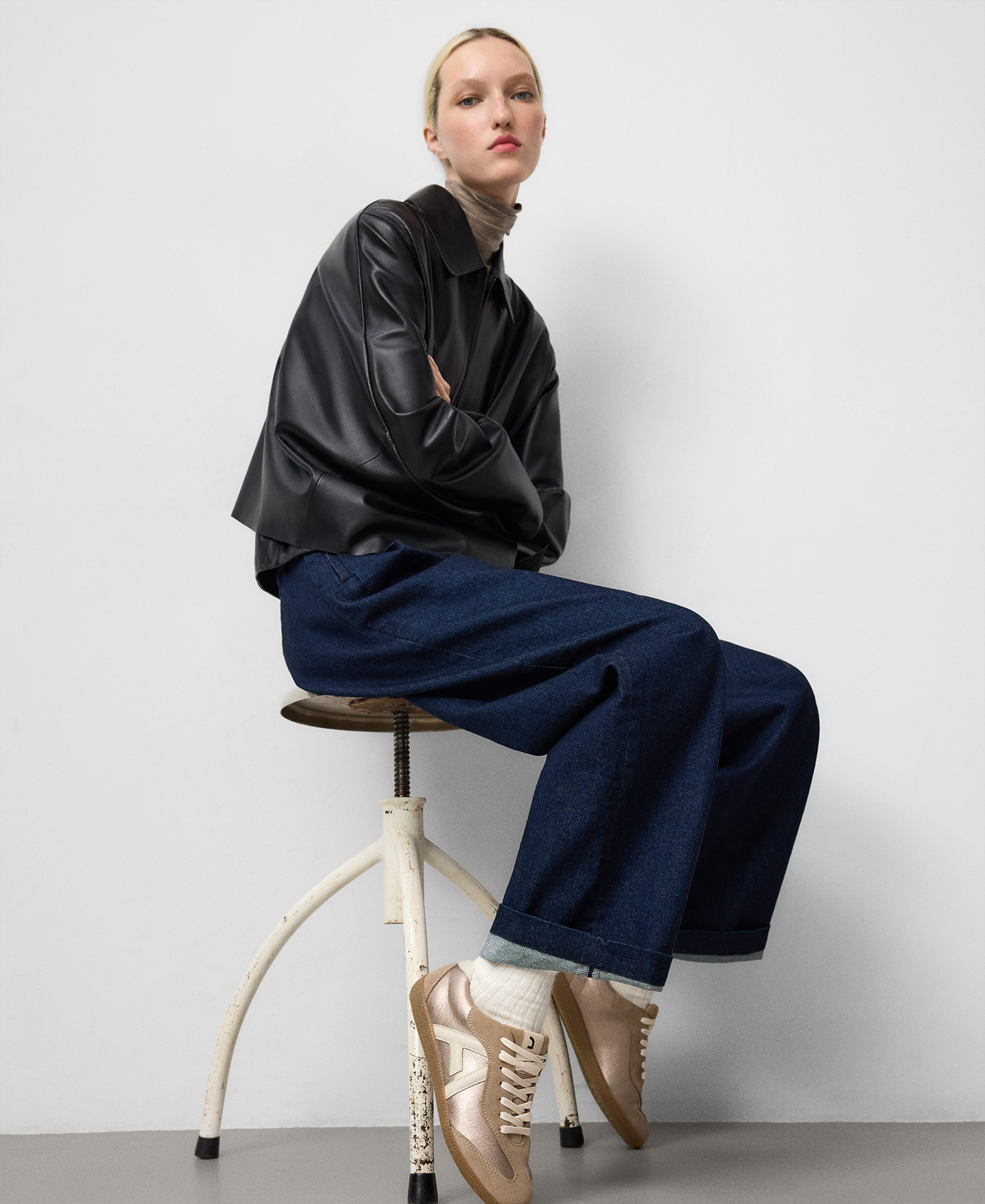 Logo metallic leather sneaker woman image number 3