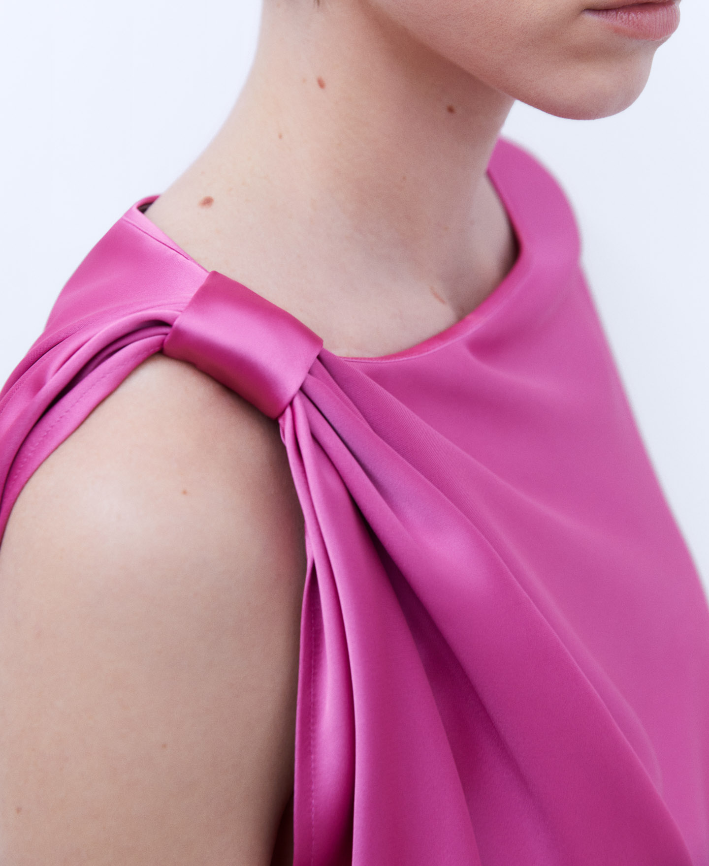 Asymmetric shirt image number 3
