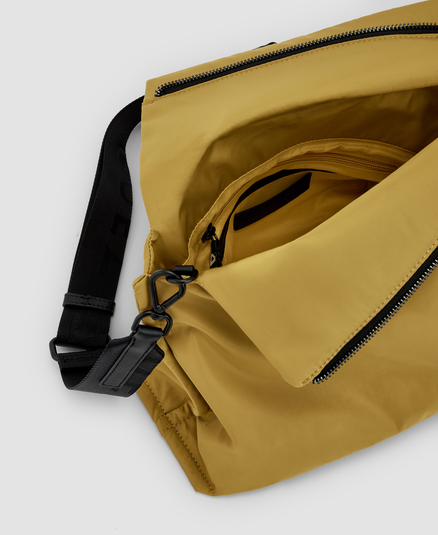 Medium shoulder bag image number 2