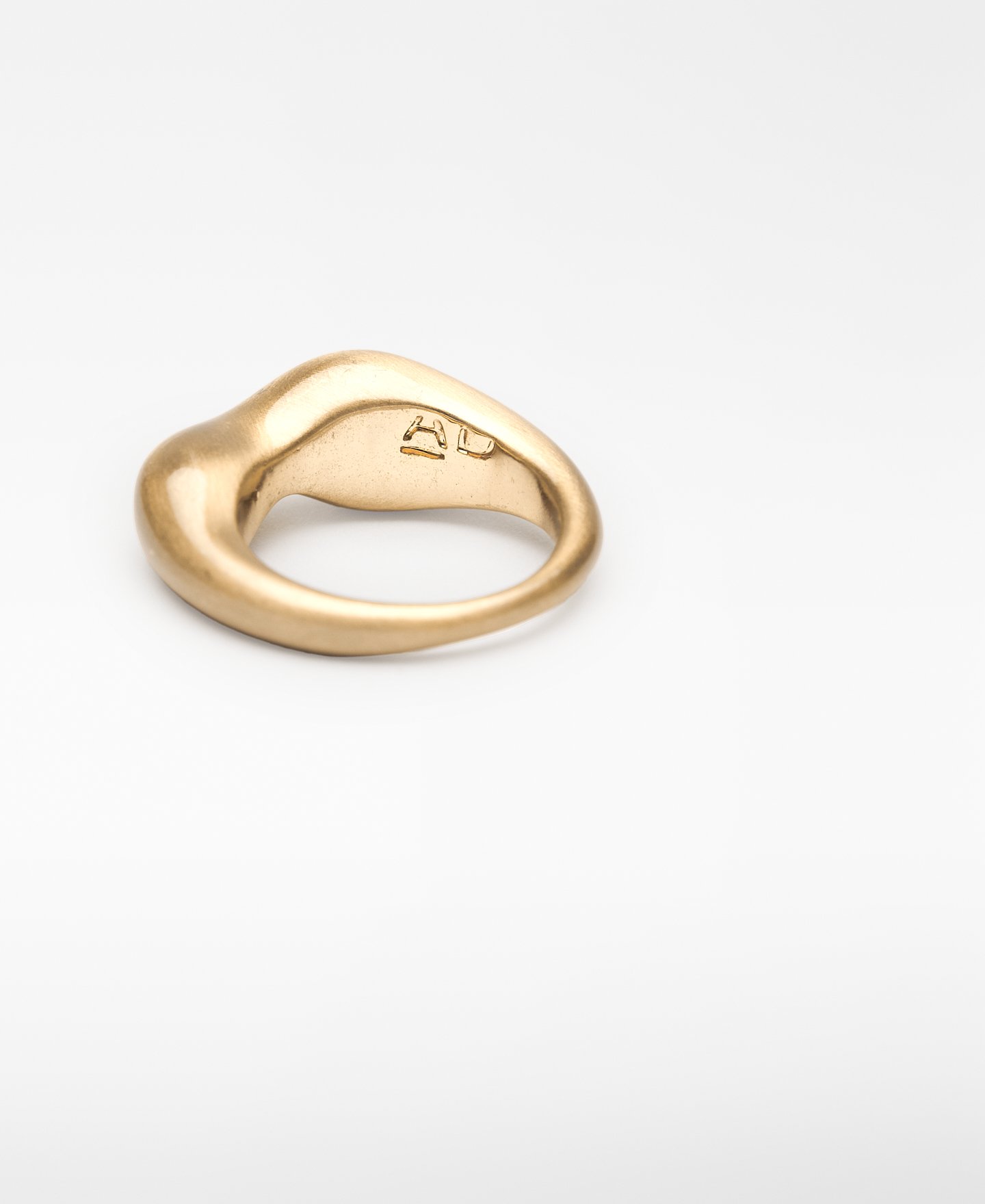 Irregular metal ring woman image number 1