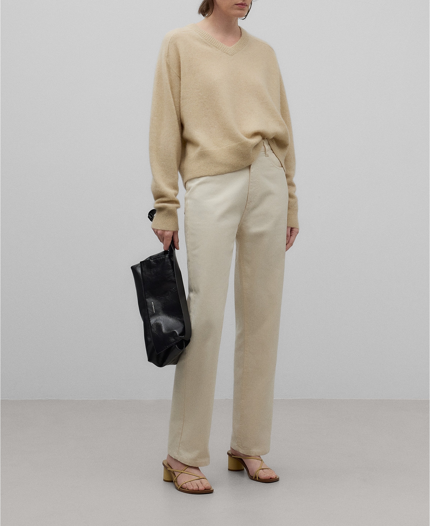 Jersey cuello pico cashmere mujer image number 1