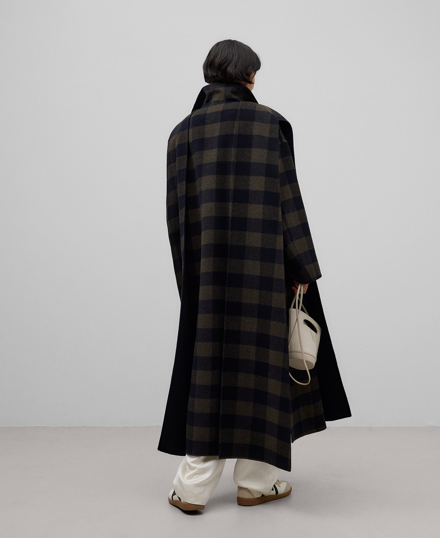 Checked coat with scarf woman image number 2