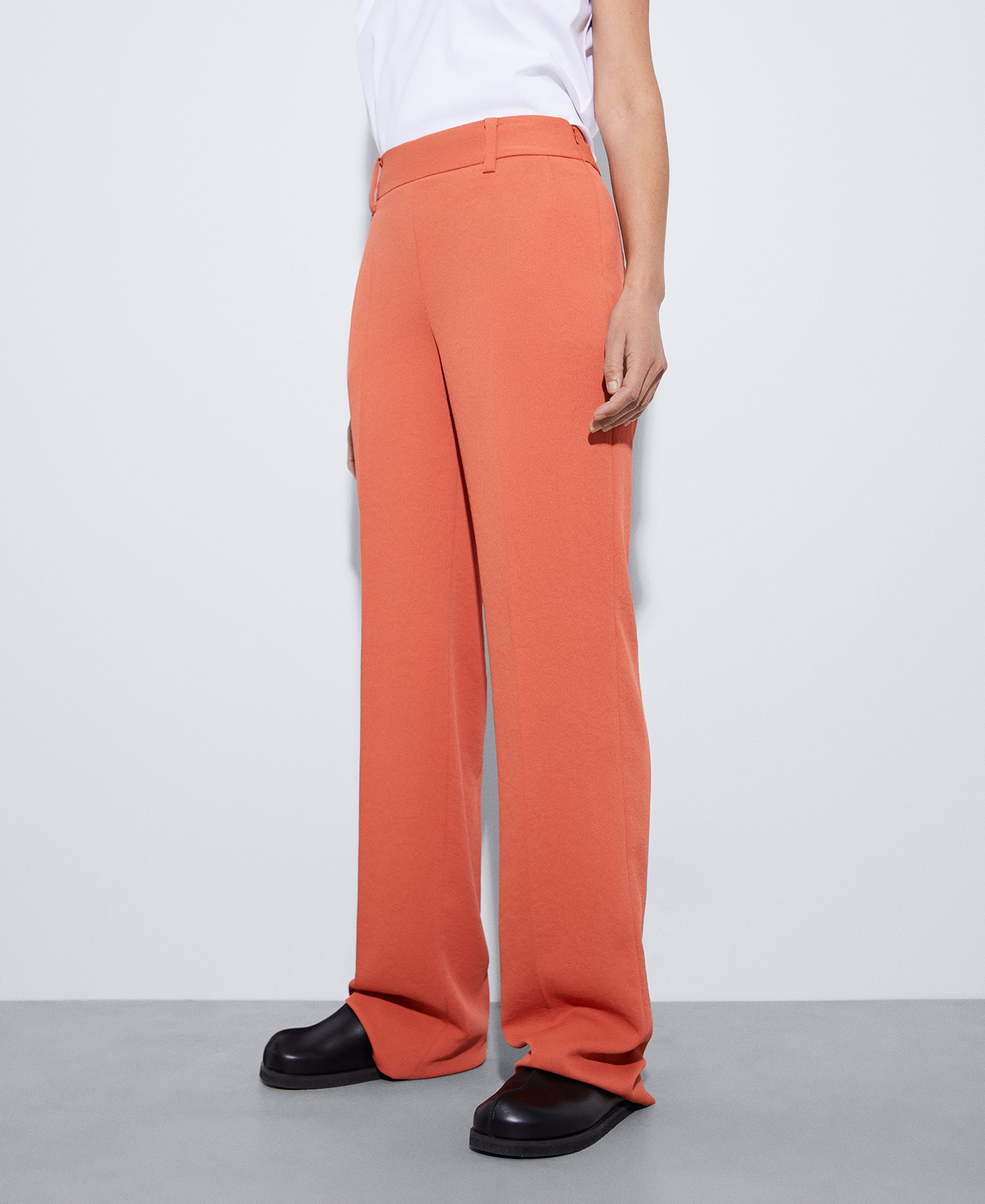 Straight trousers with darts image number 0