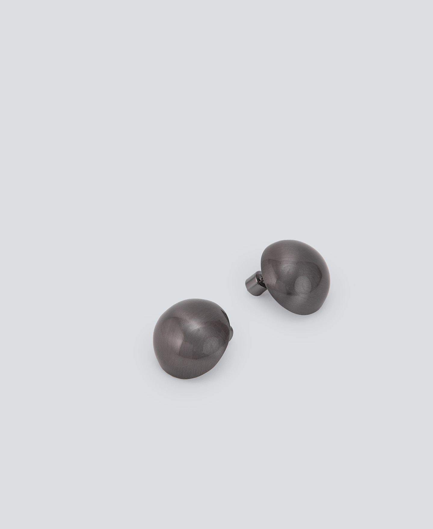 Half-sphere metallic earrings image number 1