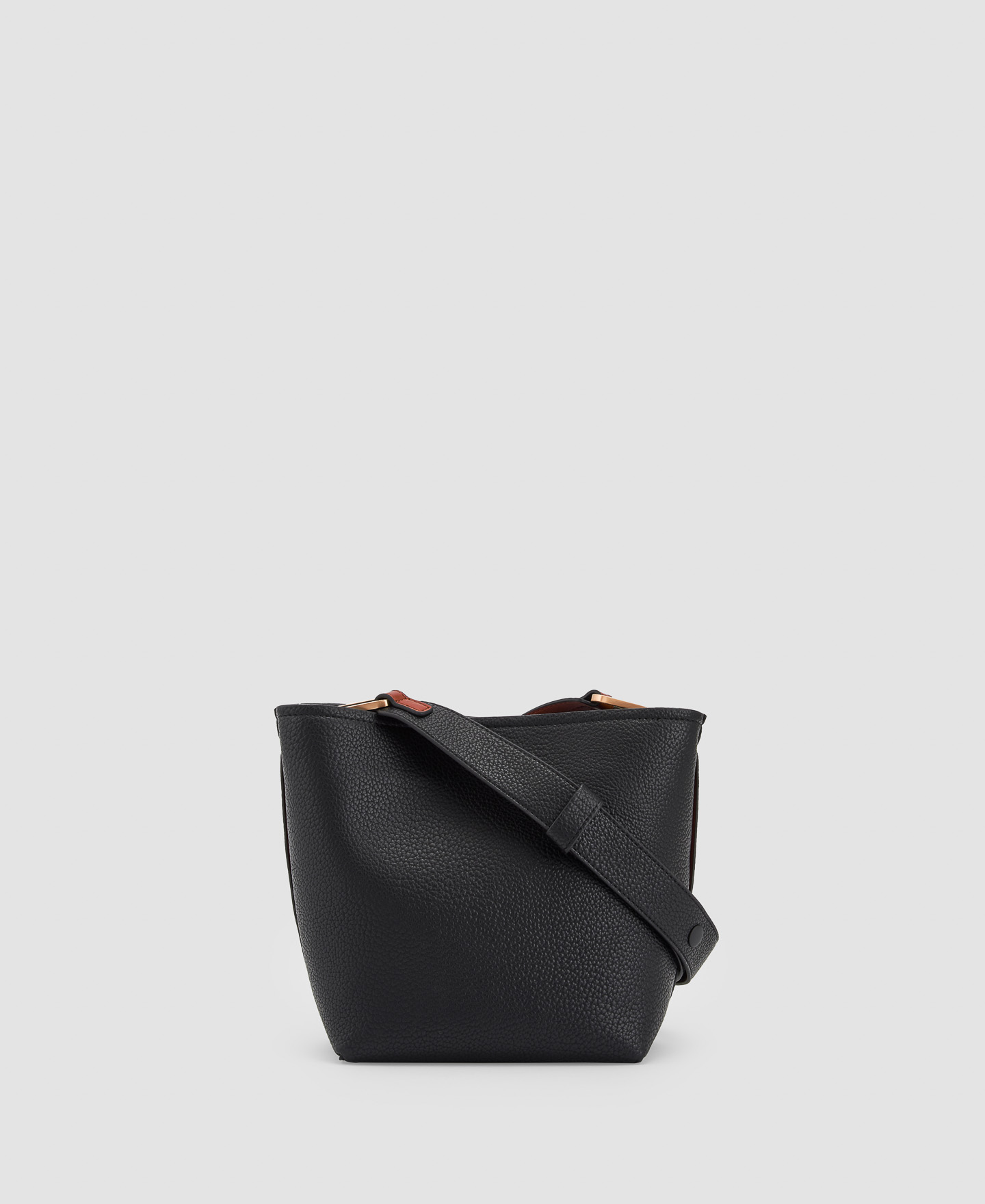 Bolso saco en materiales reciclados image number 1