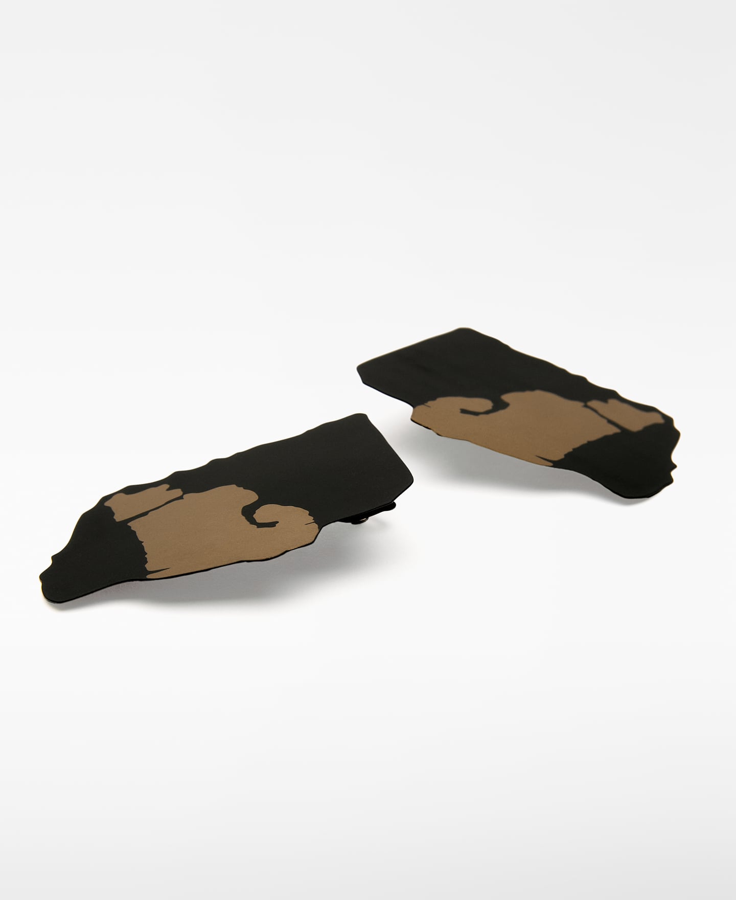 Two-tone sheet earrings image number 1