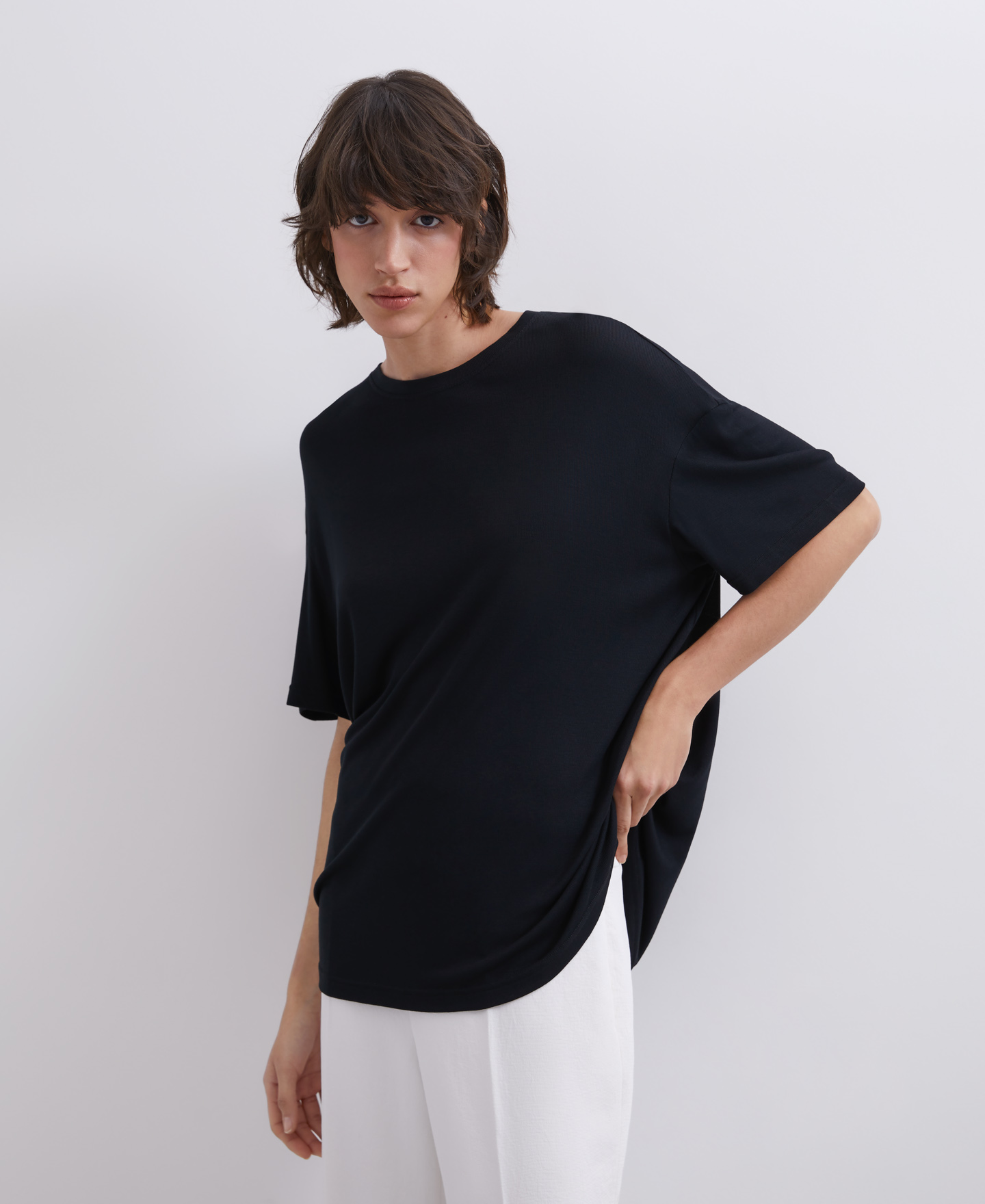 Camiseta oversized escote caja viscosa image number 2