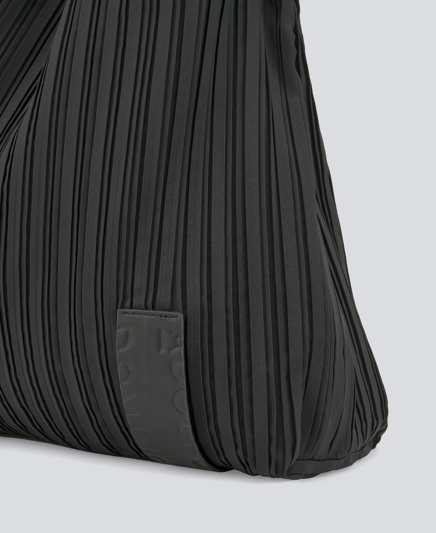Large black crinkle shopper for women image number 2