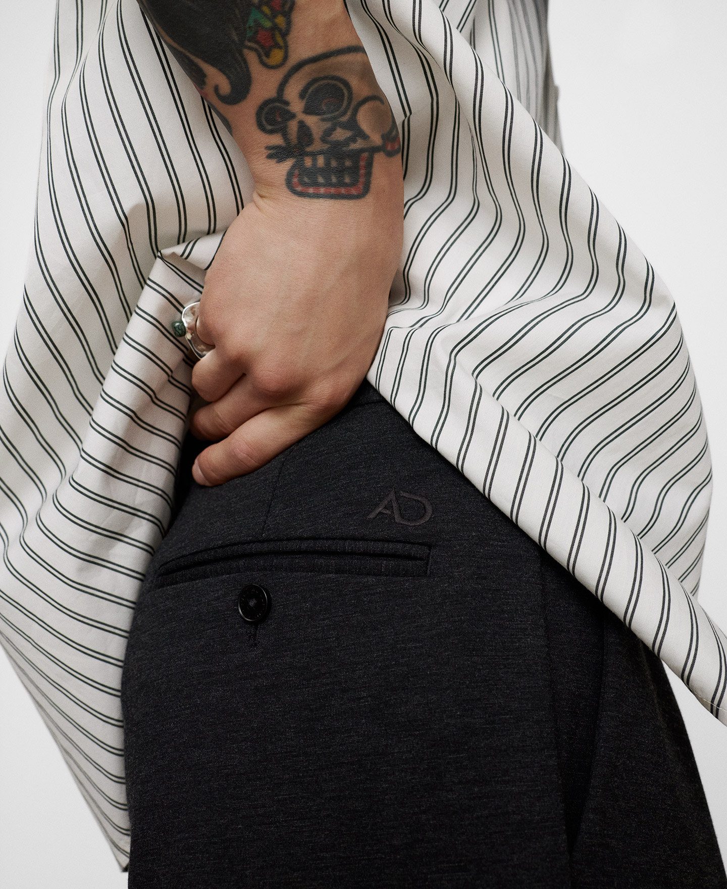 Pantal&oacute;n chino regular fit tejido punto image number 3