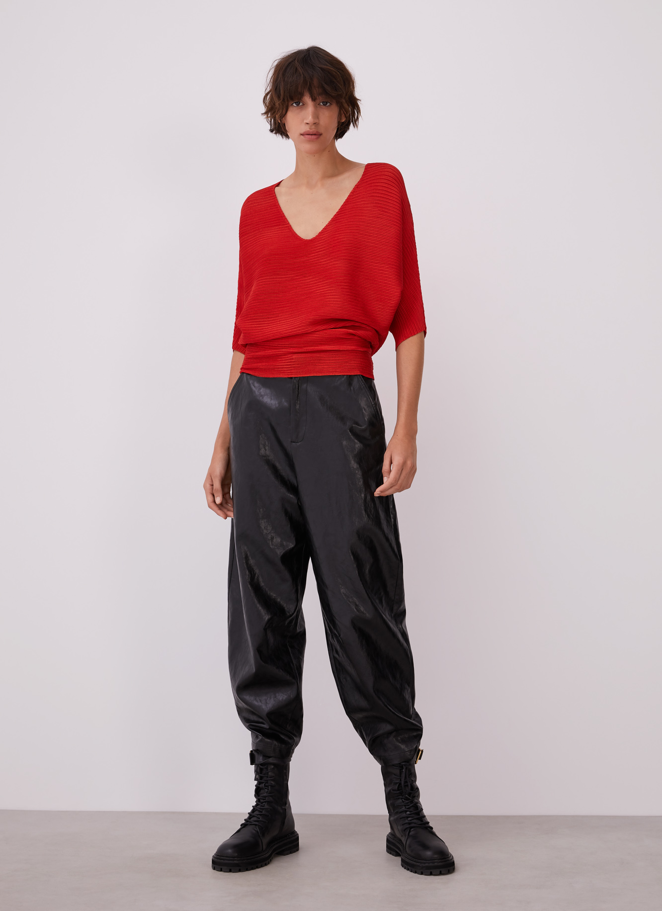Crinkle sweatshirt with v-neckline image number 3