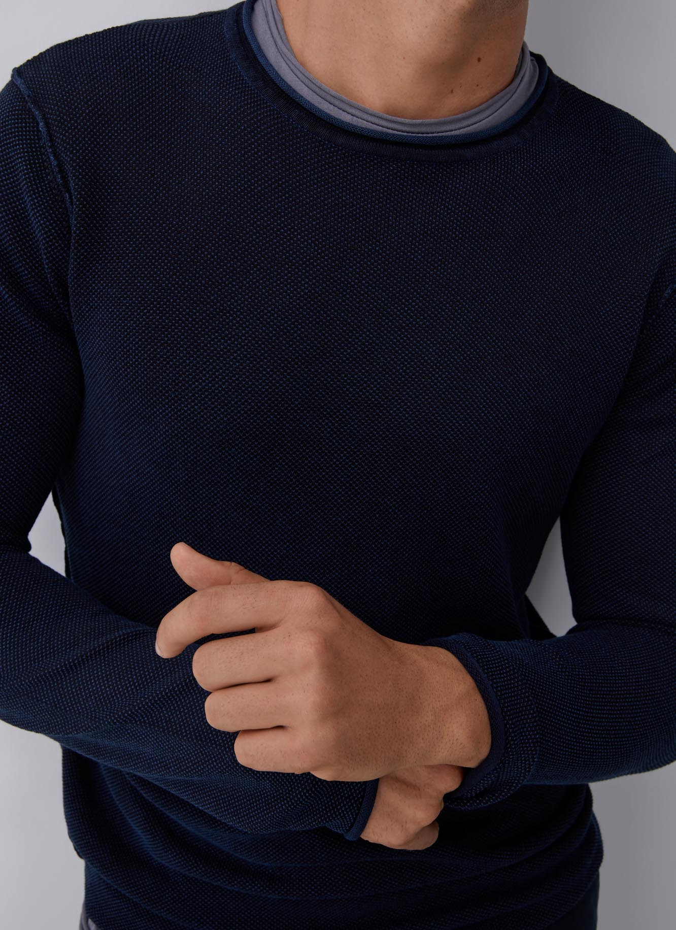 Camiseta en piqué delavado y cuello rulo image number 2