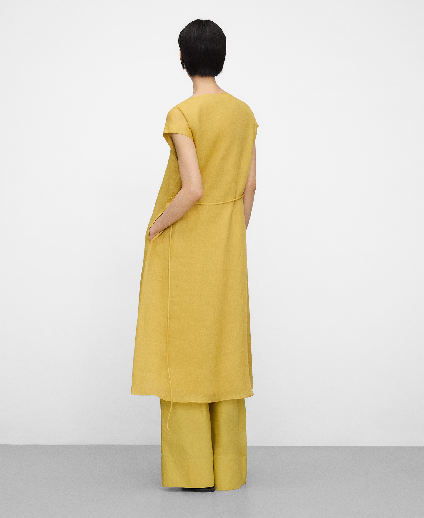 Vestido com decote em V ramio image number 2