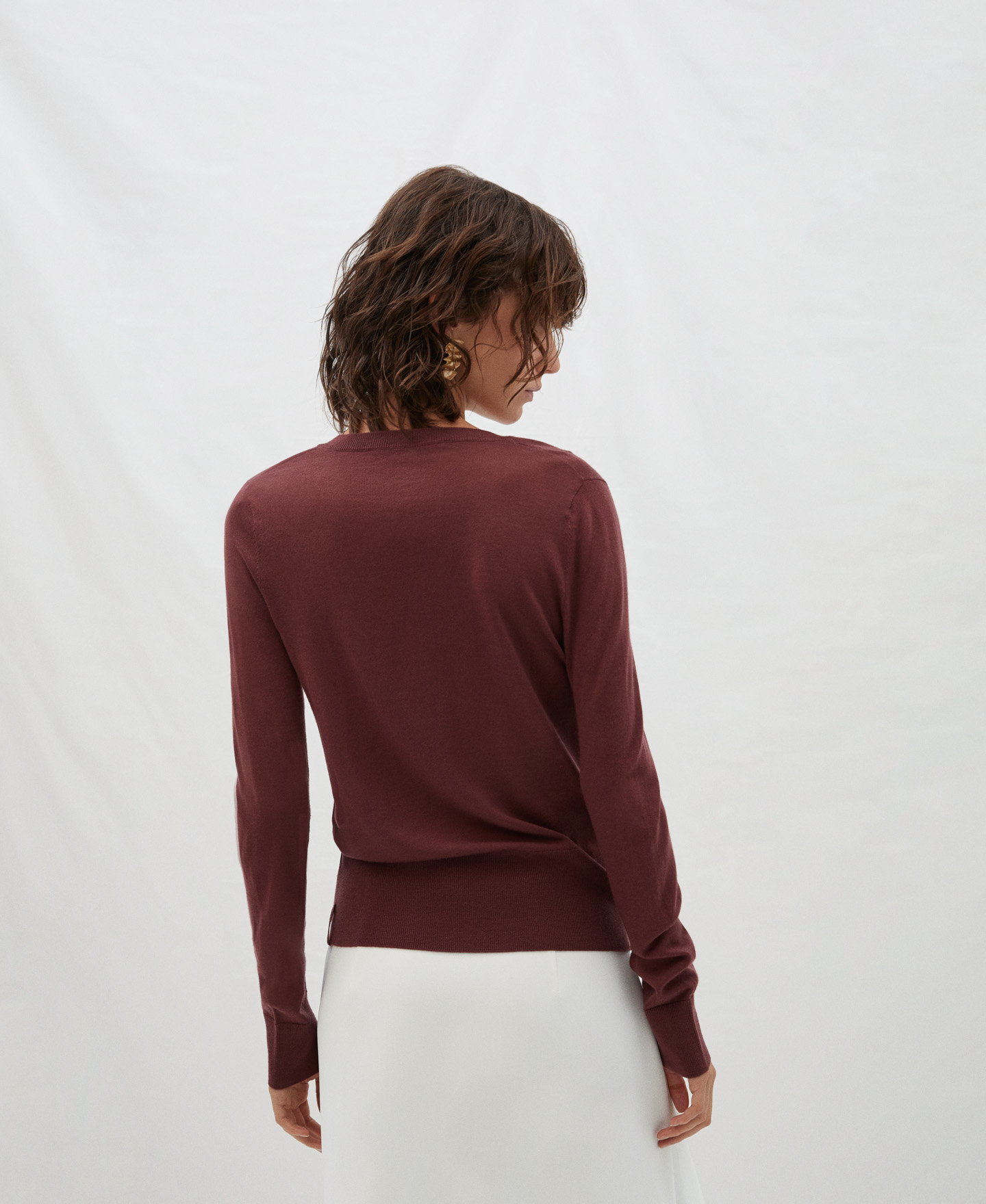 V-neck sweater in merino wool image number 2