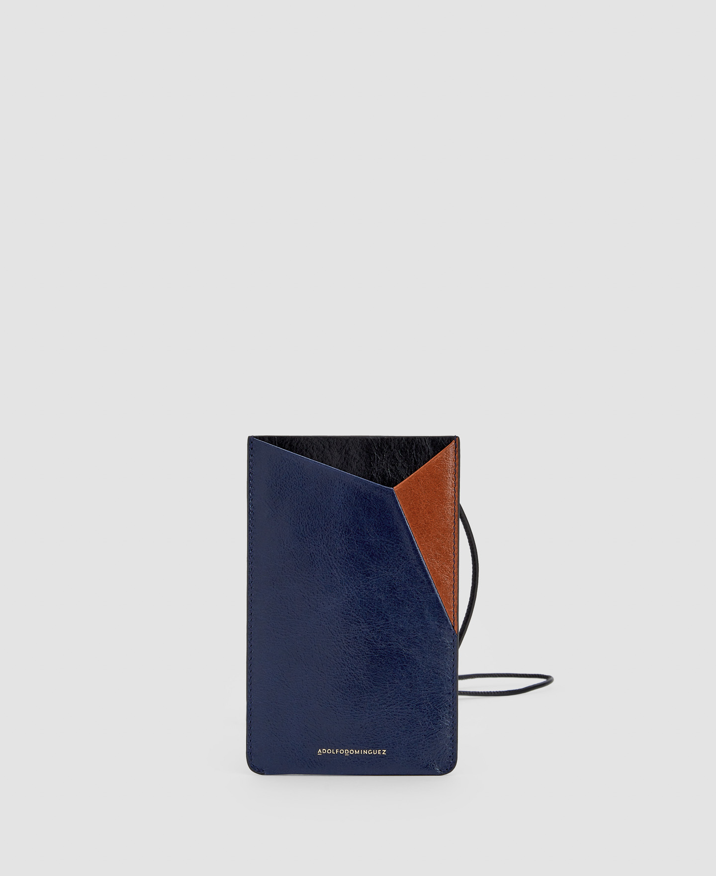 Cracked leather mobile phone holder image number 0