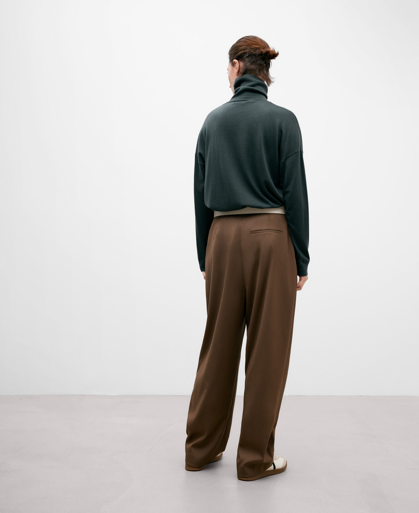 Green merino wool sweater for women image number 2